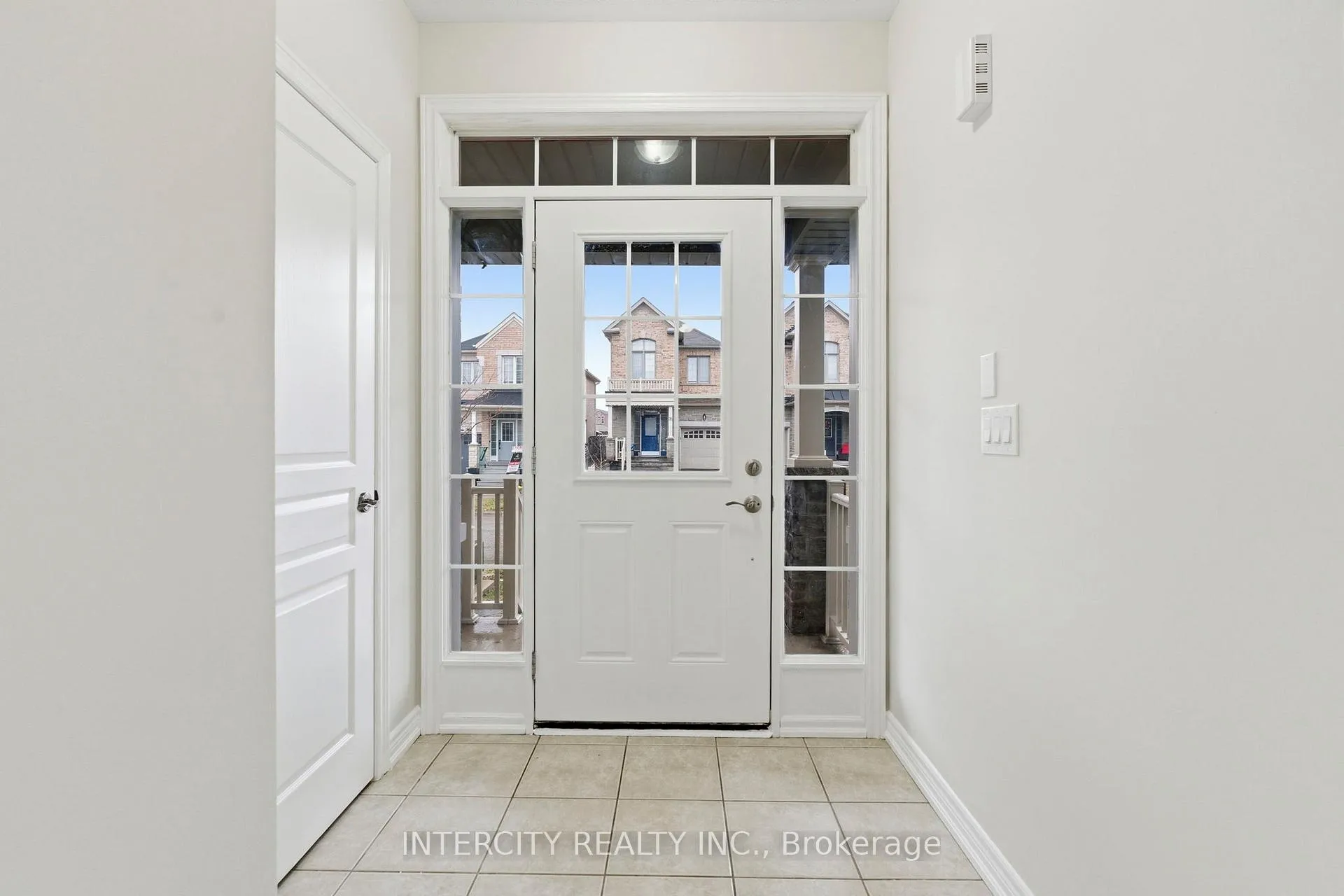 Photo 4 of 34 Alexie Way, Vaughan, Vellore Village — HOMEH