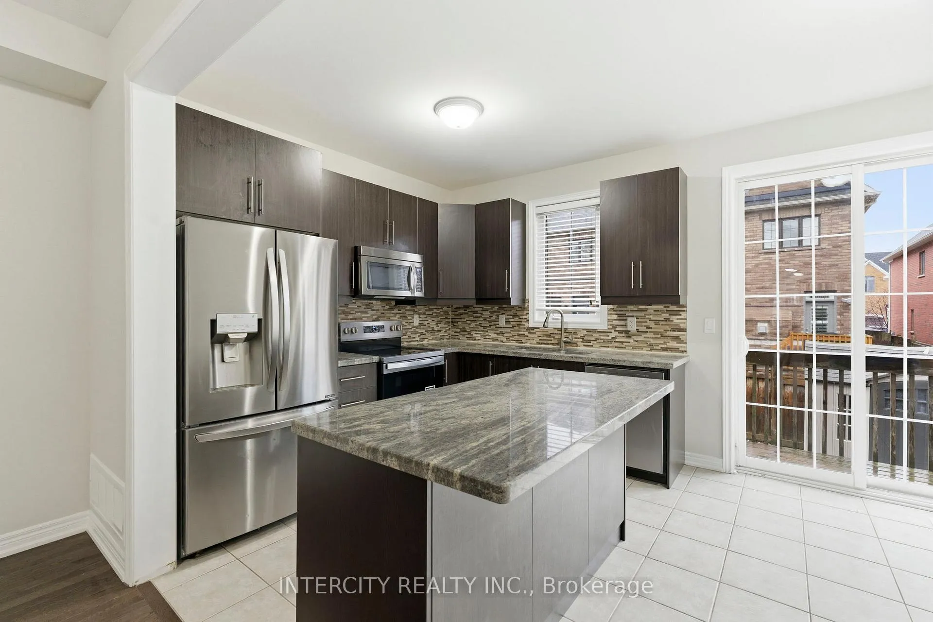 Photo 11 of 34 Alexie Way, Vaughan, Vellore Village — HOMEH