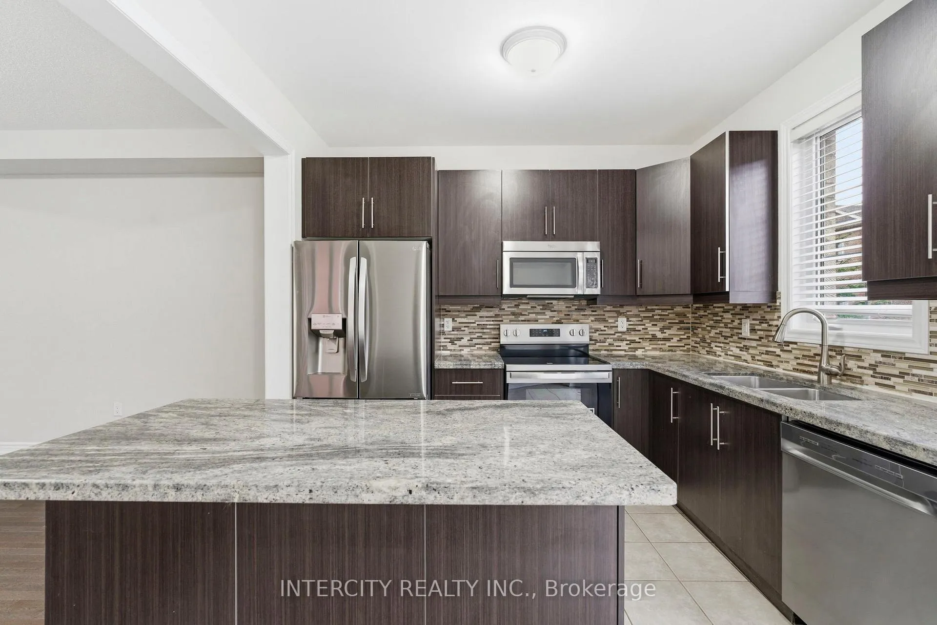 Photo 13 of 34 Alexie Way, Vaughan, Vellore Village — HOMEH