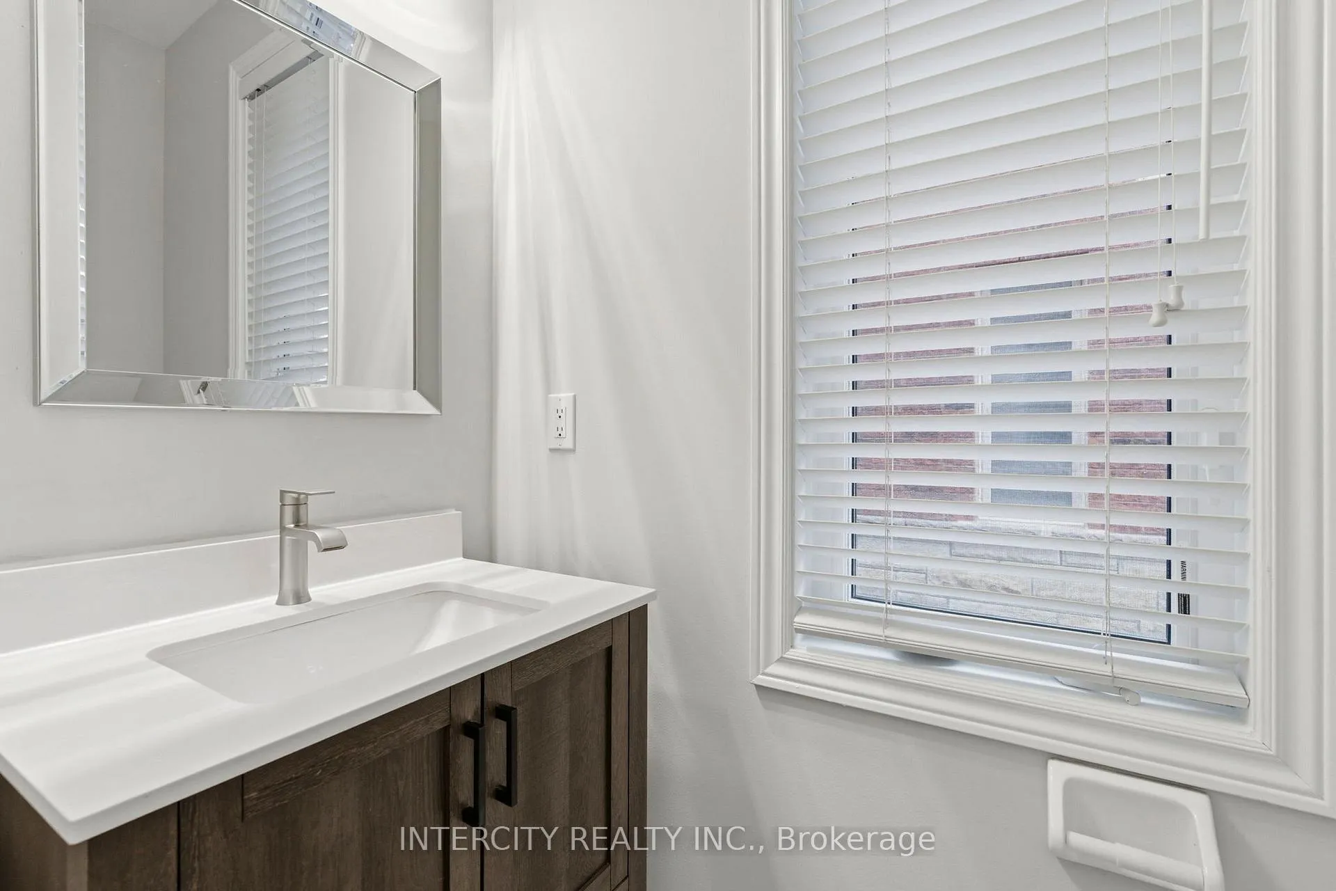 Photo 17 of 34 Alexie Way, Vaughan, Vellore Village — HOMEH