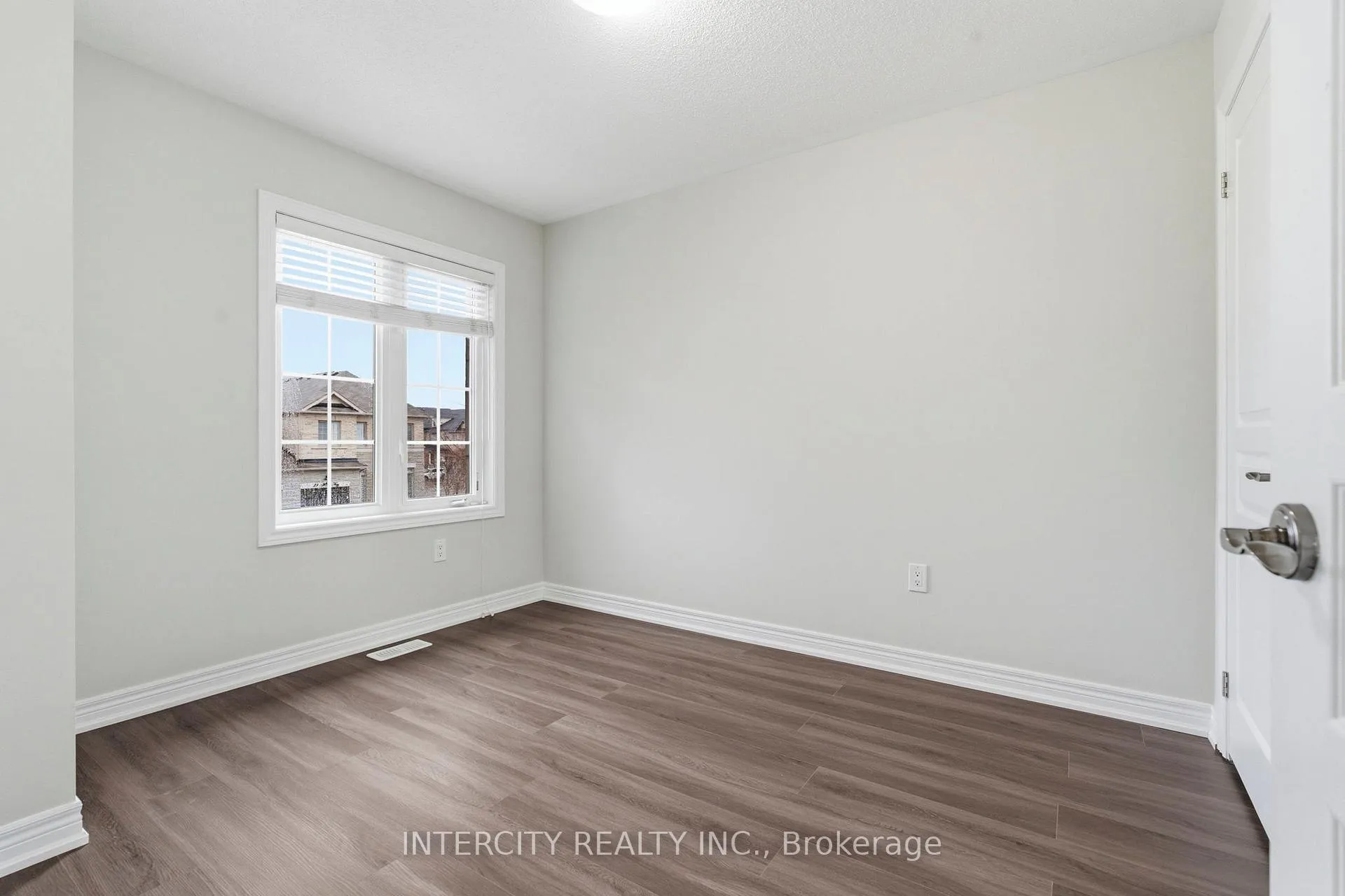 Photo 27 of 34 Alexie Way, Vaughan, Vellore Village — HOMEH