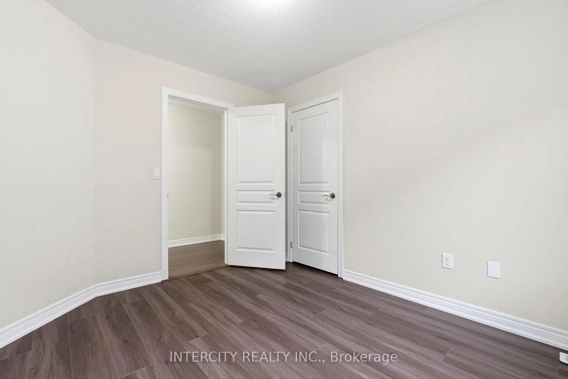 Photo 30 of 34 Alexie Way, Vaughan, Vellore Village — HOMEH