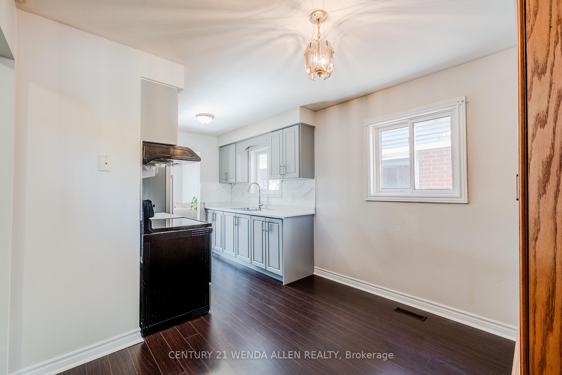 Photo 4 of 113 Meadowlark Drive, Brampton, Fletcher's Creek South — HOMEH