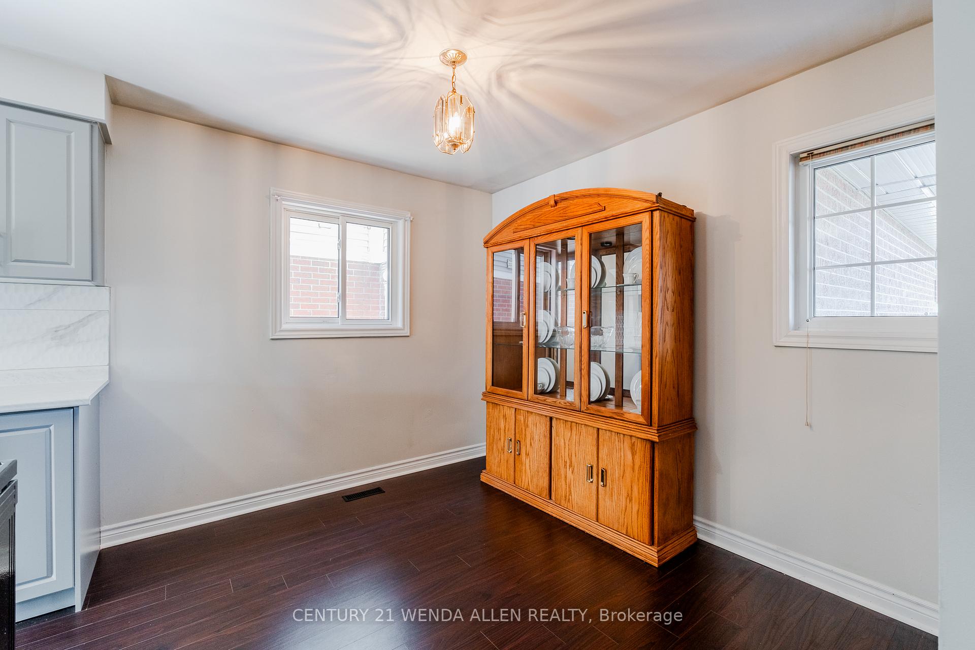 Photo 5 of 113 Meadowlark Drive, Brampton, Fletcher's Creek South — HOMEH