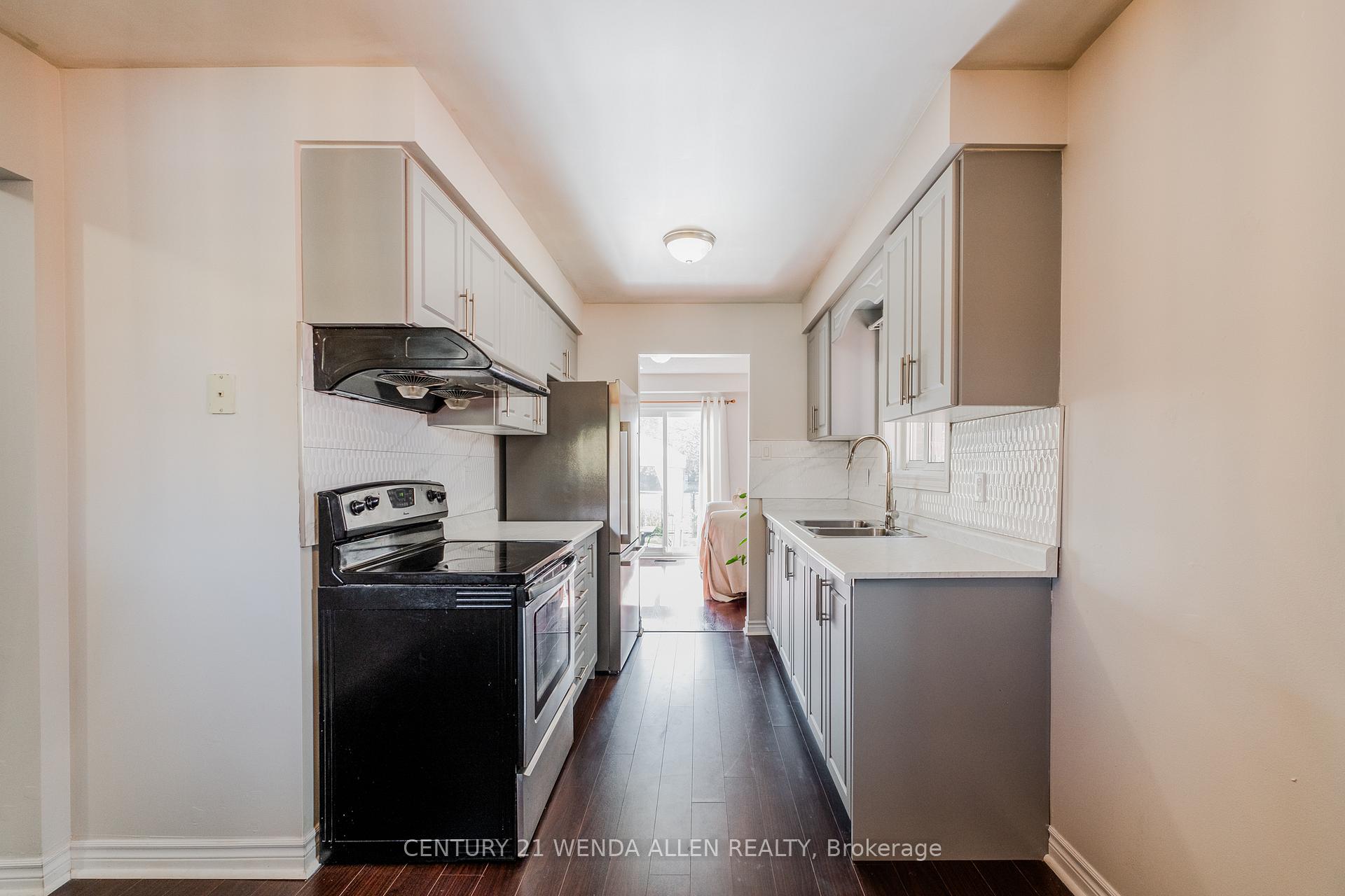 Photo 6 of 113 Meadowlark Drive, Brampton, Fletcher's Creek South — HOMEH