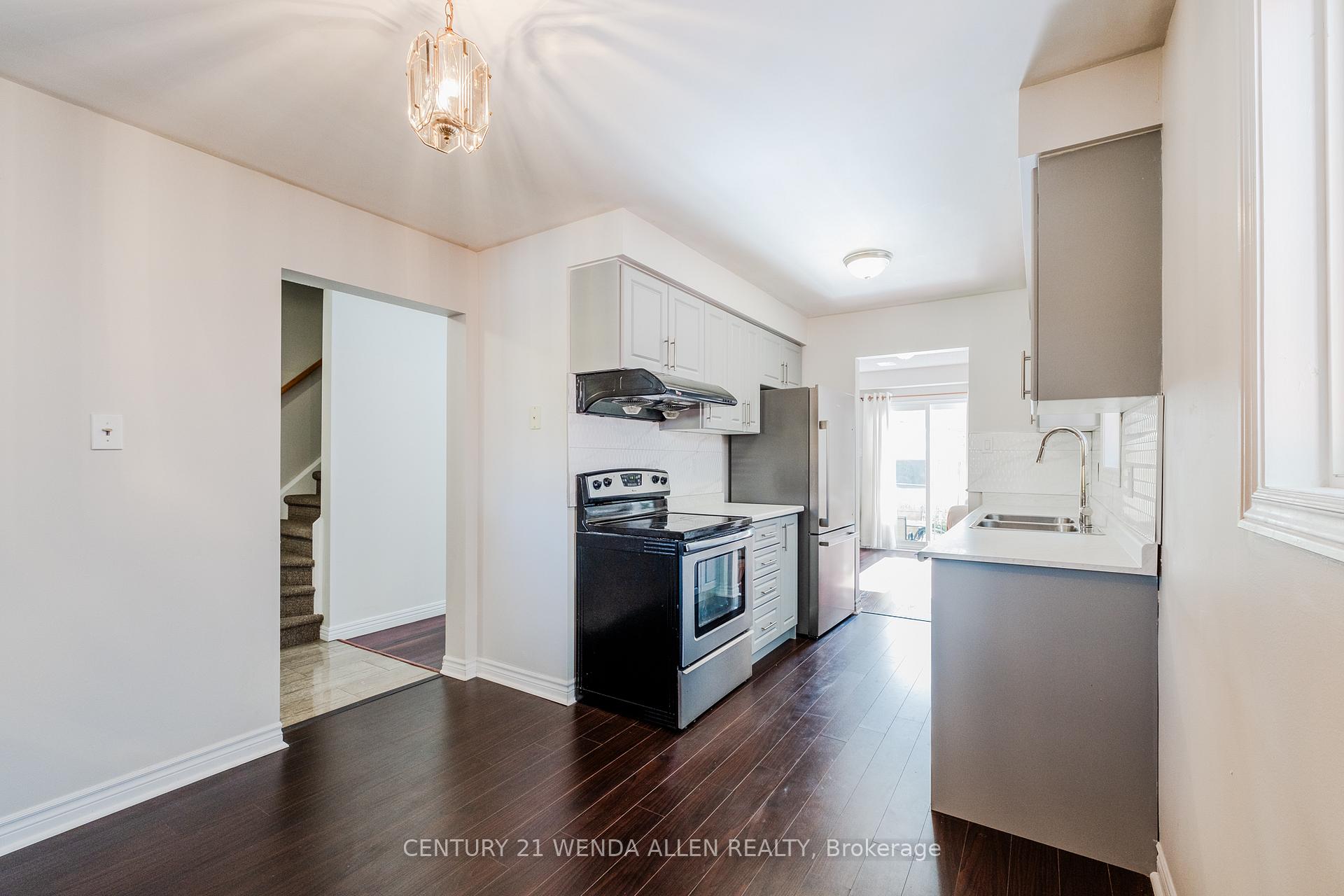 Photo 7 of 113 Meadowlark Drive, Brampton, Fletcher's Creek South — HOMEH