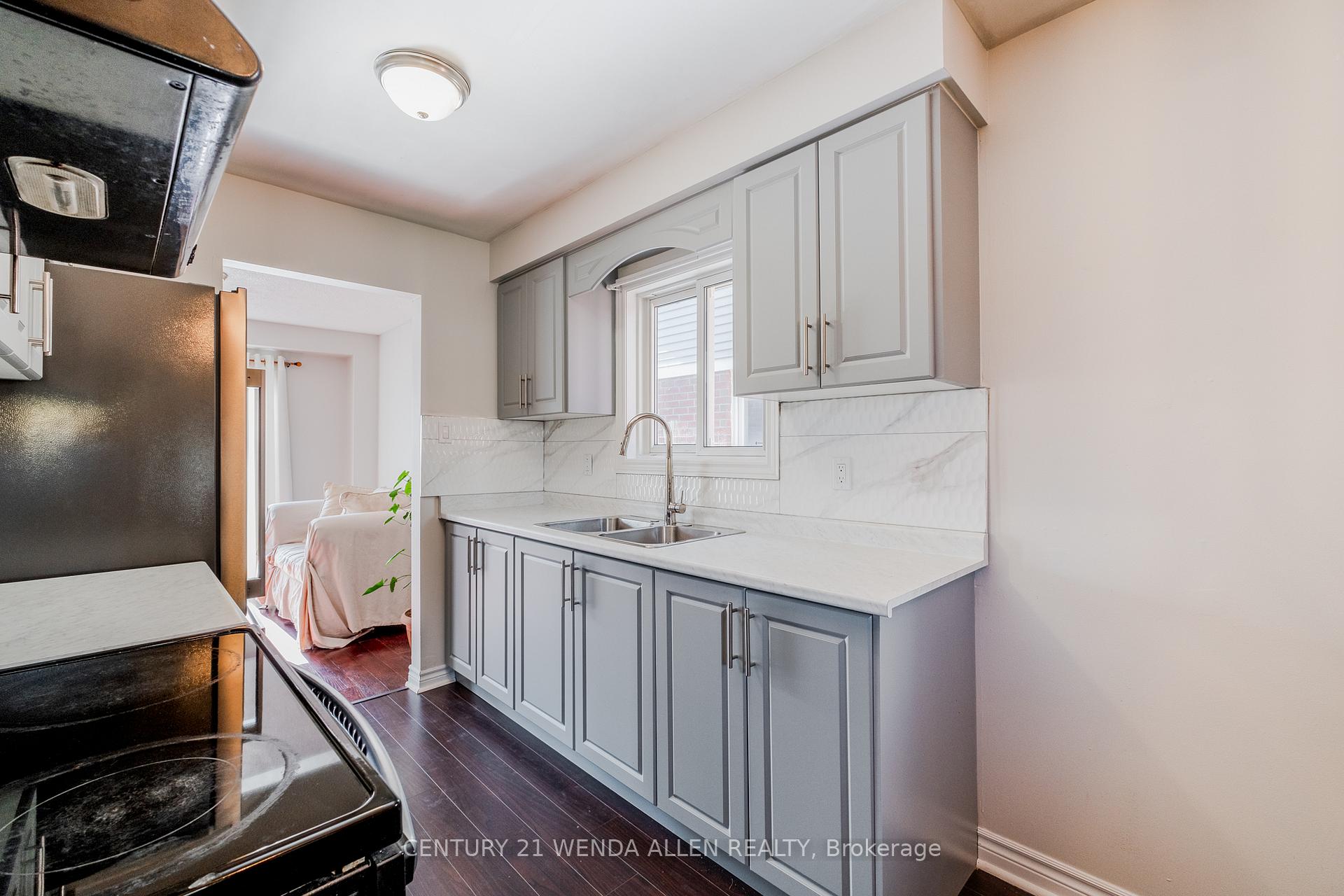 Photo 8 of 113 Meadowlark Drive, Brampton, Fletcher's Creek South — HOMEH