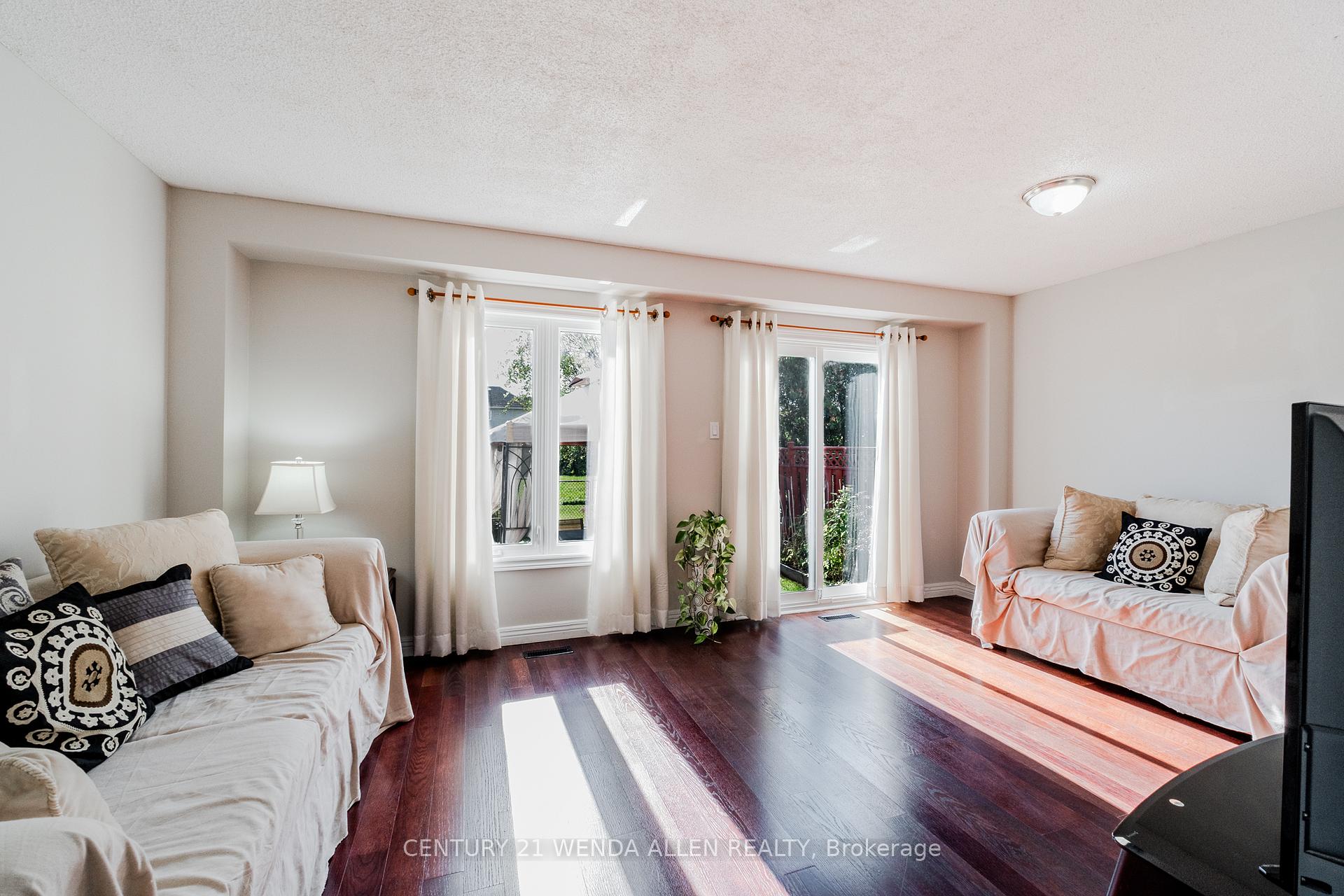 Photo 9 of 113 Meadowlark Drive, Brampton, Fletcher's Creek South — HOMEH