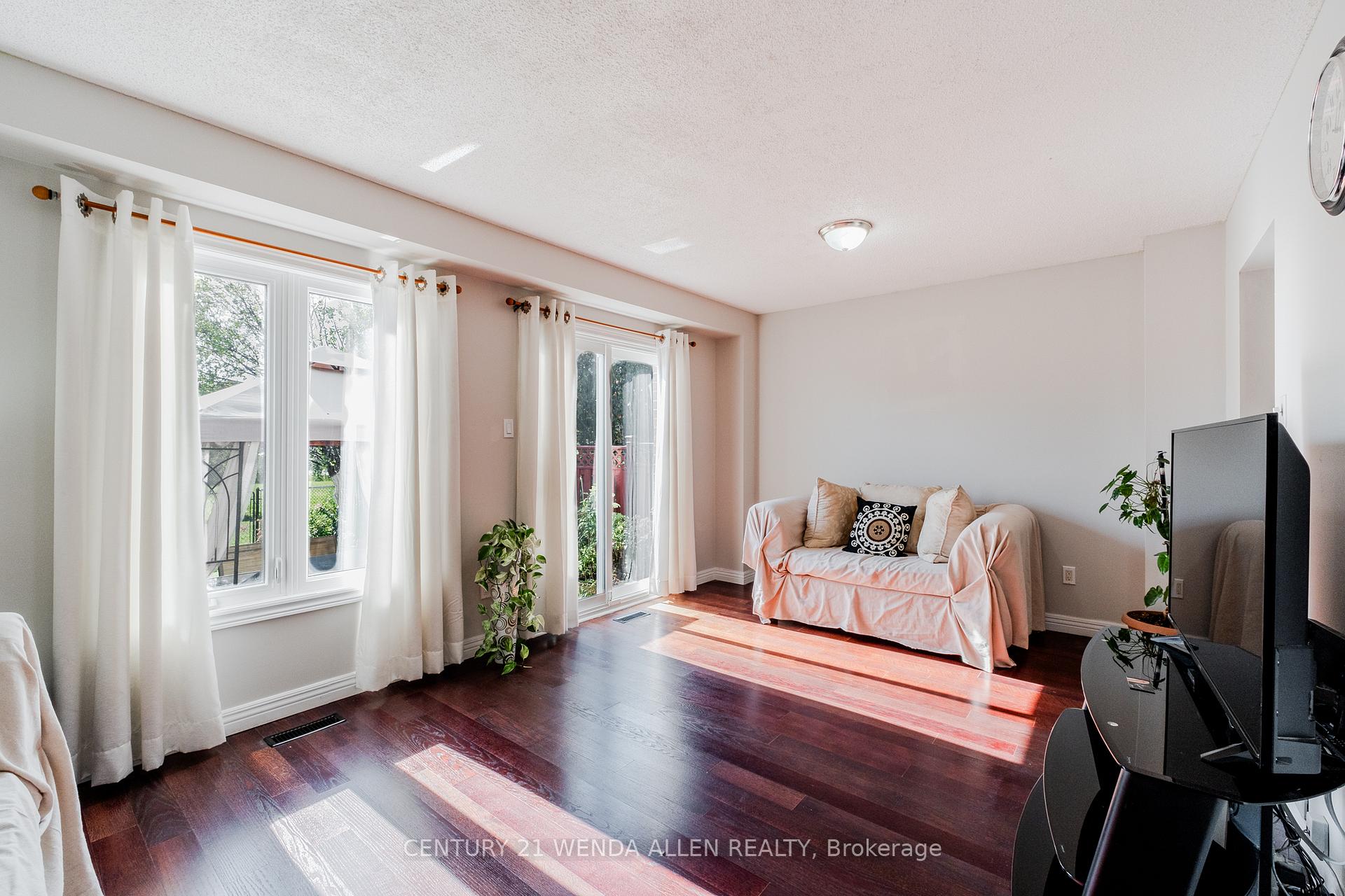 Photo 11 of 113 Meadowlark Drive, Brampton, Fletcher's Creek South — HOMEH