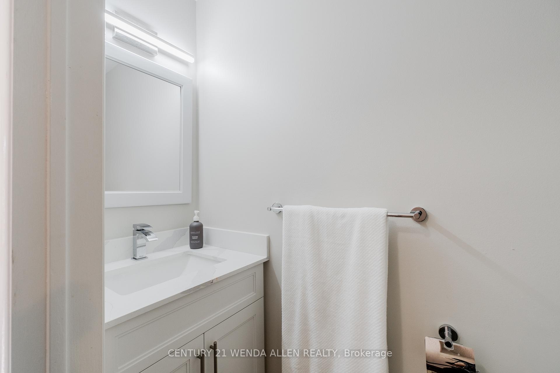 Photo 12 of 113 Meadowlark Drive, Brampton, Fletcher's Creek South — HOMEH