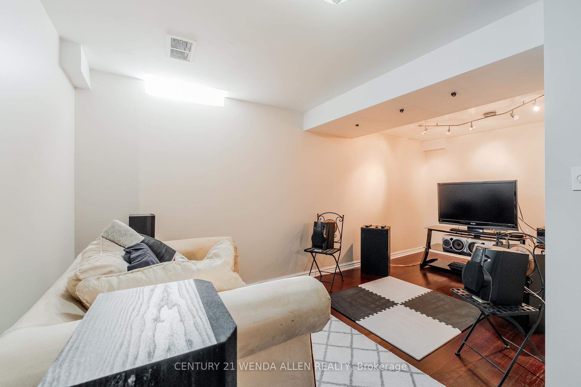 Photo 23 of 113 Meadowlark Drive, Brampton, Fletcher's Creek South — HOMEH