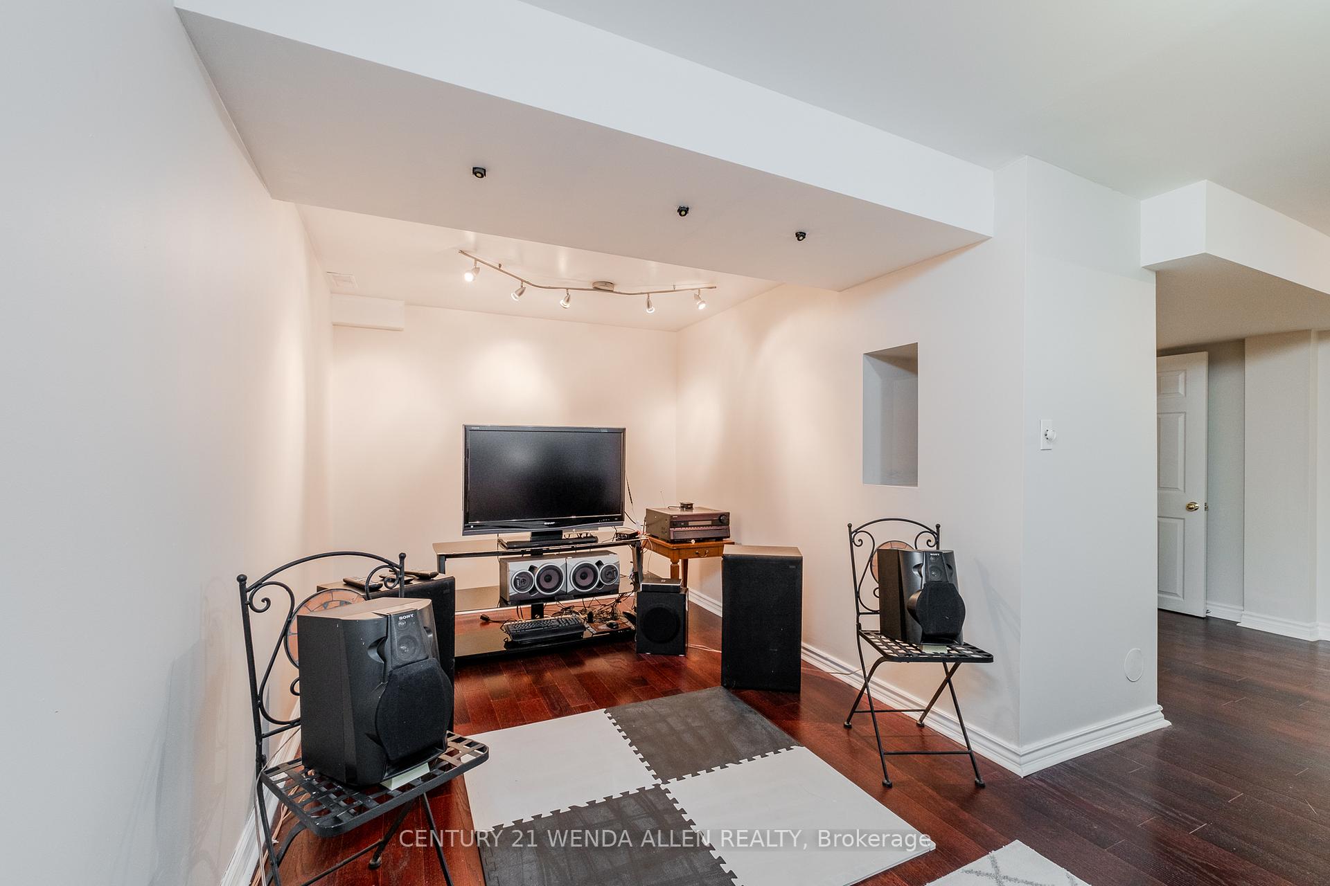 Photo 24 of 113 Meadowlark Drive, Brampton, Fletcher's Creek South — HOMEH