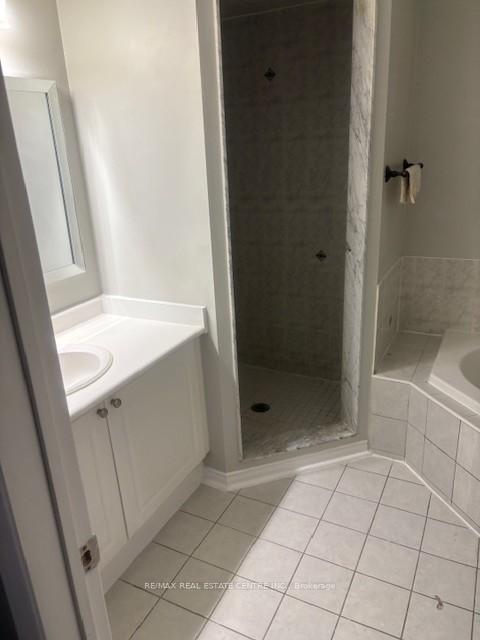 Photo 13 of 107 Olympia Crescent, Brampton, Fletcher's Meadow — HOMEH
