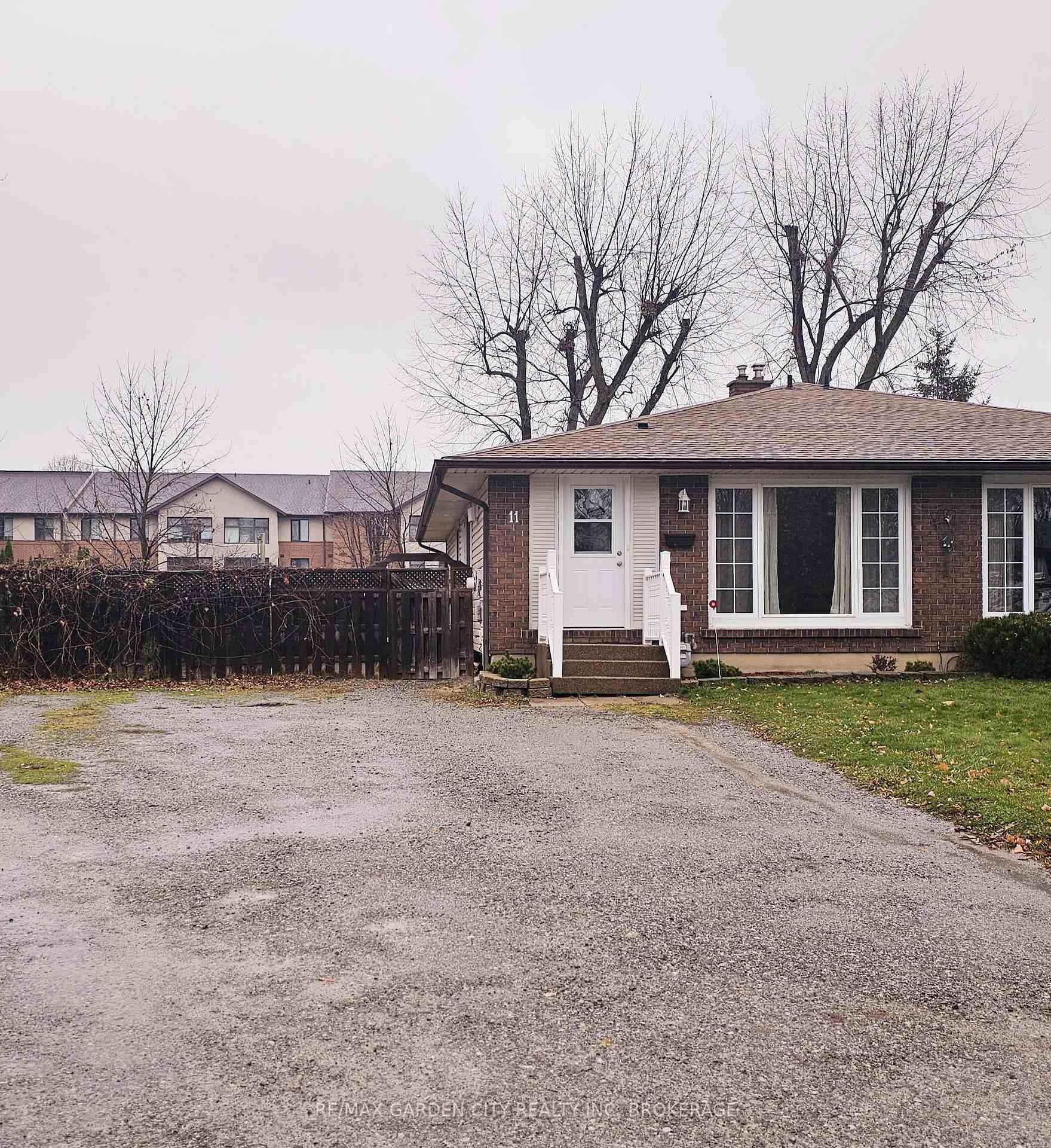 Photo 1 of 11 Kerwin Gate, St. Catharines, Lakeport — HOMEH