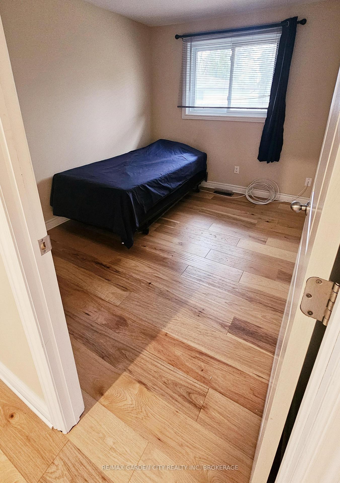 Photo 2 of 11 Kerwin Gate, St. Catharines, Lakeport — HOMEH