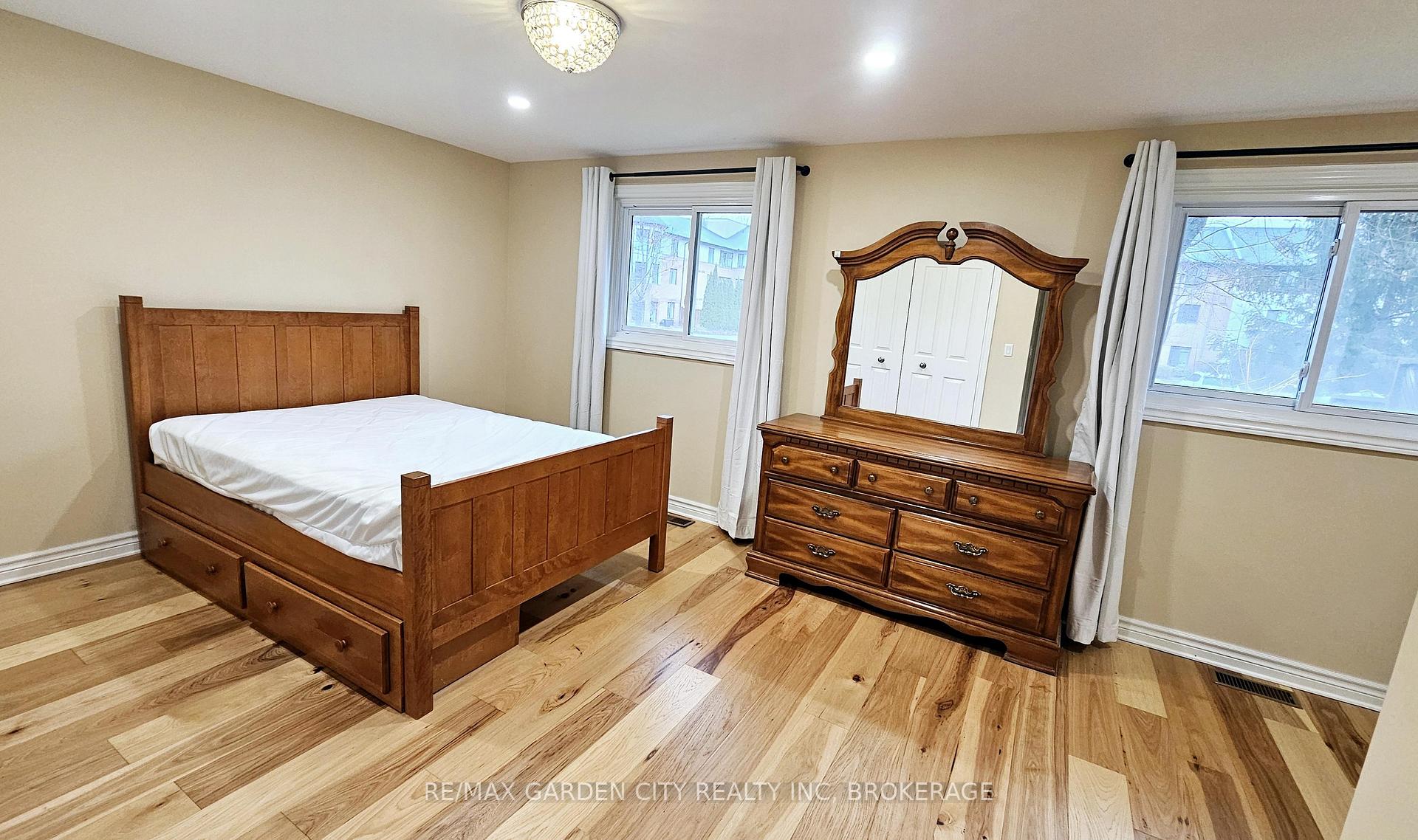 Photo 6 of 11 Kerwin Gate, St. Catharines, Lakeport — HOMEH