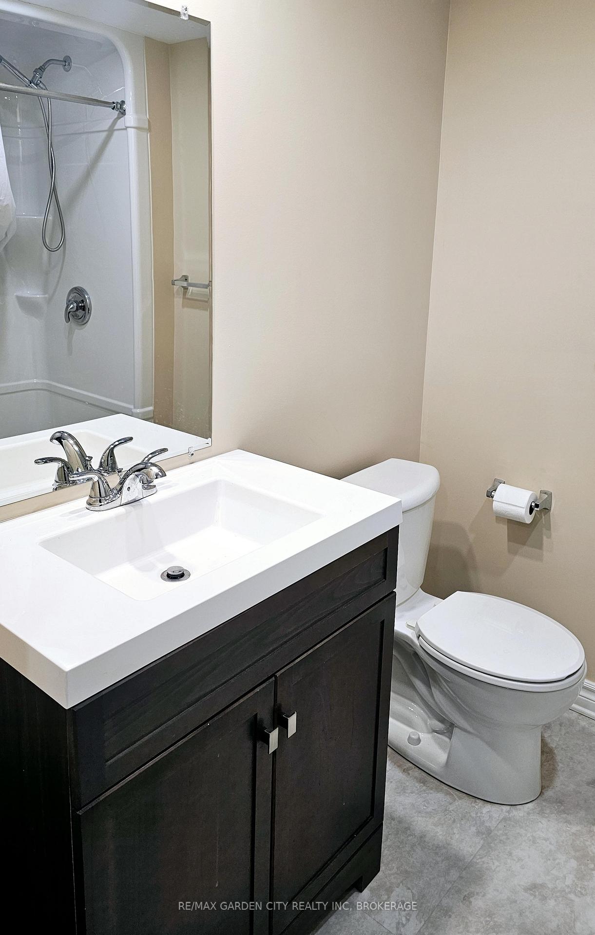 Photo 15 of 11 Kerwin Gate, St. Catharines, Lakeport — HOMEH