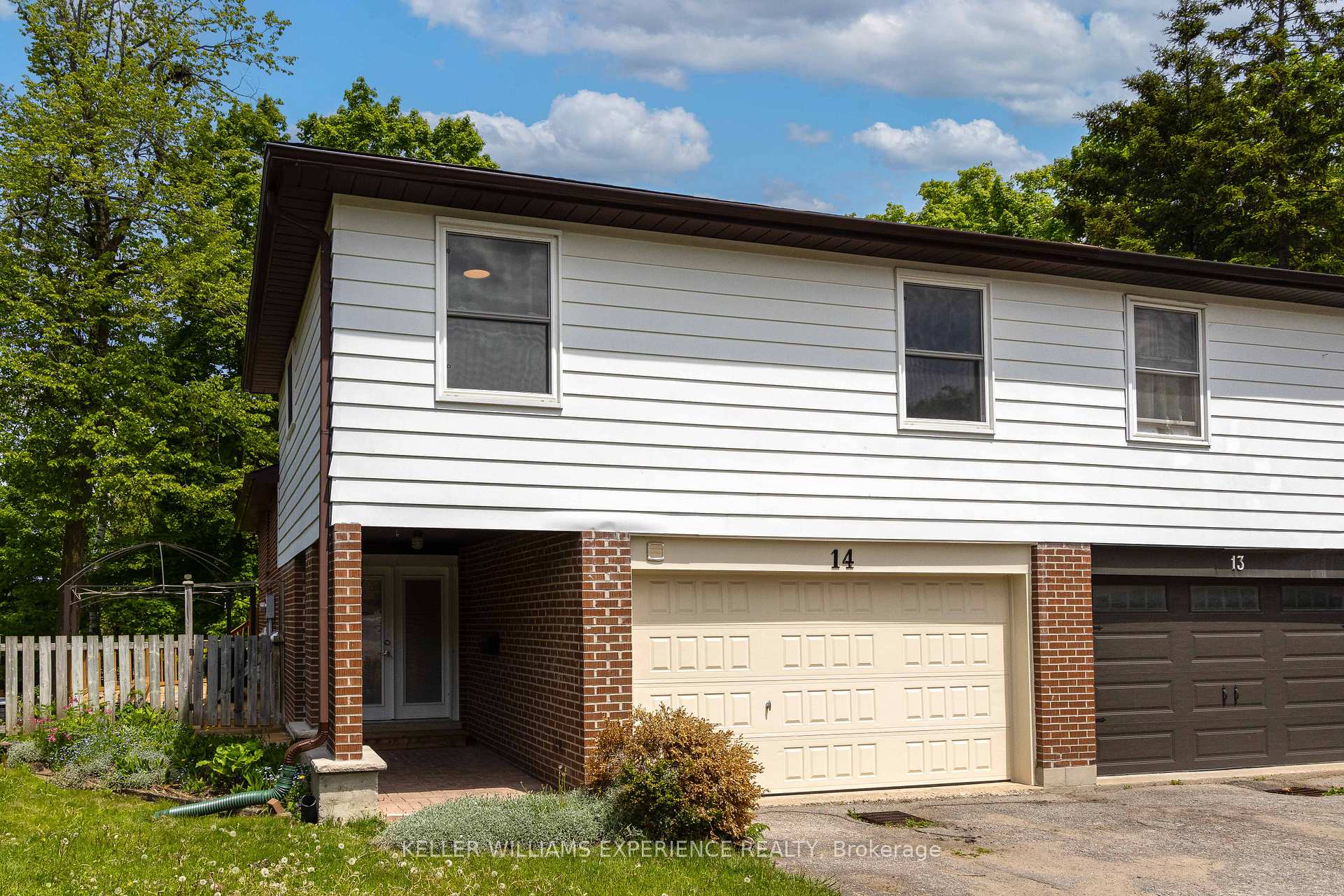 Photo 3 of Unit MAIN/UPPER LEVEL, 14 Ashdale Court, Barrie, Cundles East — HOMEH
