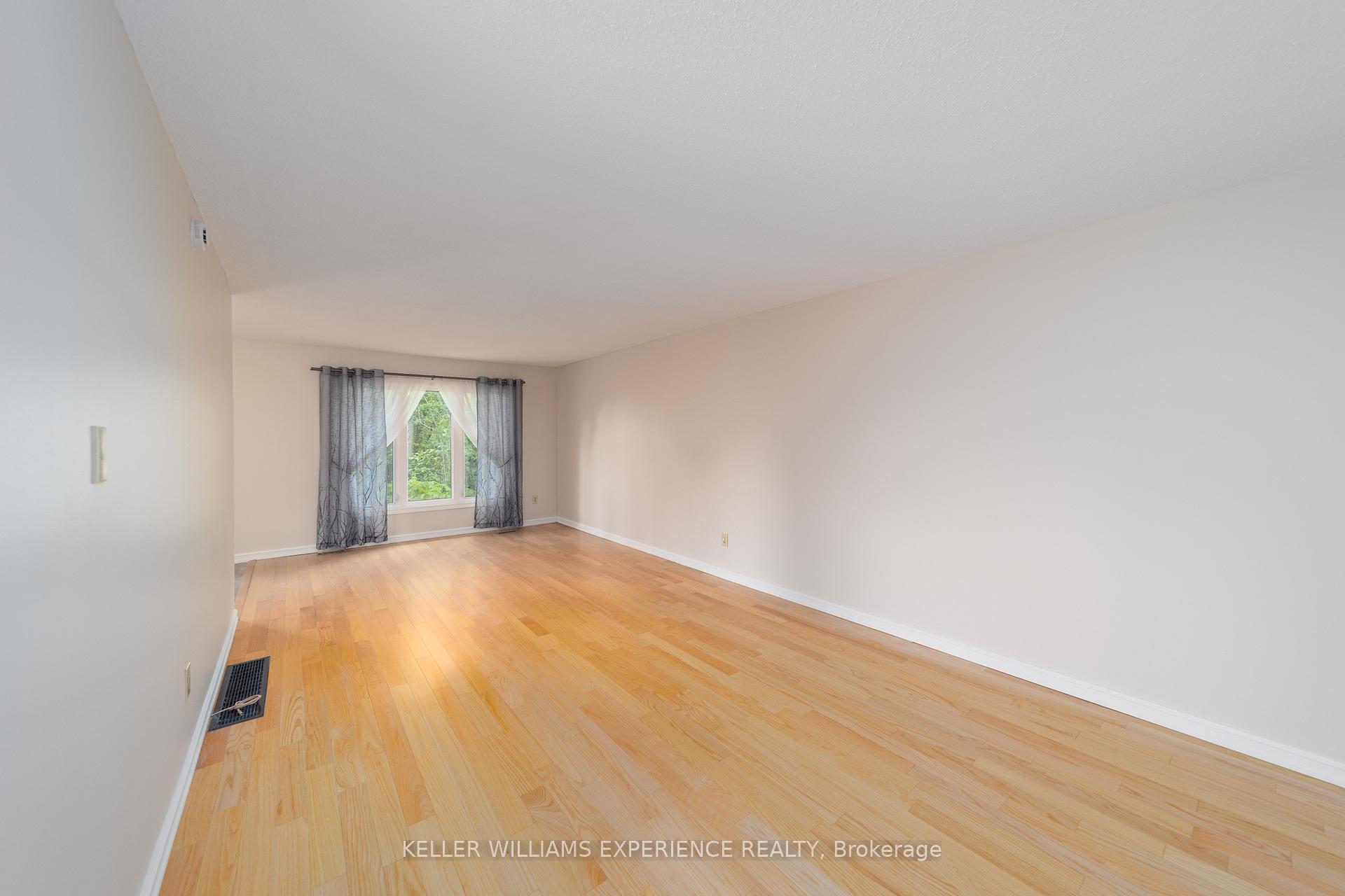 Photo 8 of Unit MAIN/UPPER LEVEL, 14 Ashdale Court, Barrie, Cundles East — HOMEH