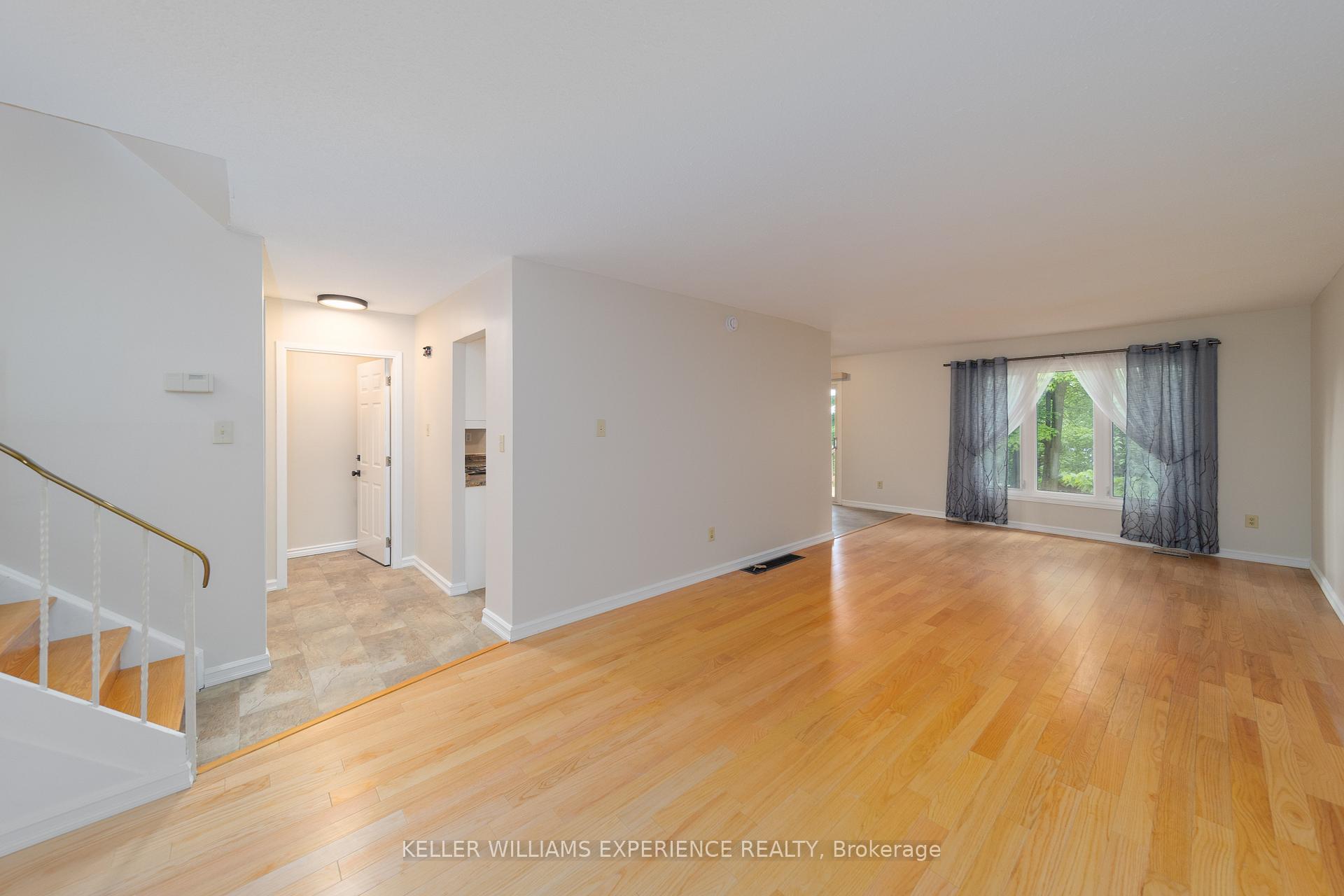 Photo 4 of Unit MAIN/UPPER LEVEL, 14 Ashdale Court, Barrie, Cundles East — HOMEH