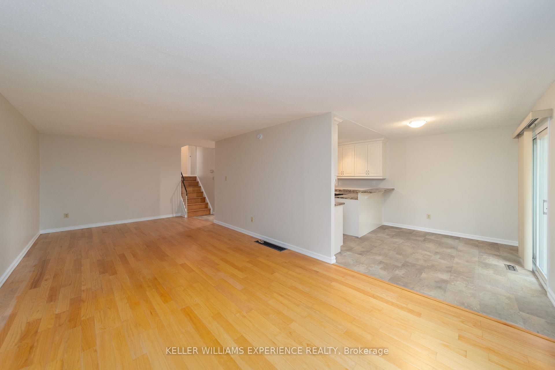 Photo 6 of Unit MAIN/UPPER LEVEL, 14 Ashdale Court, Barrie, Cundles East — HOMEH