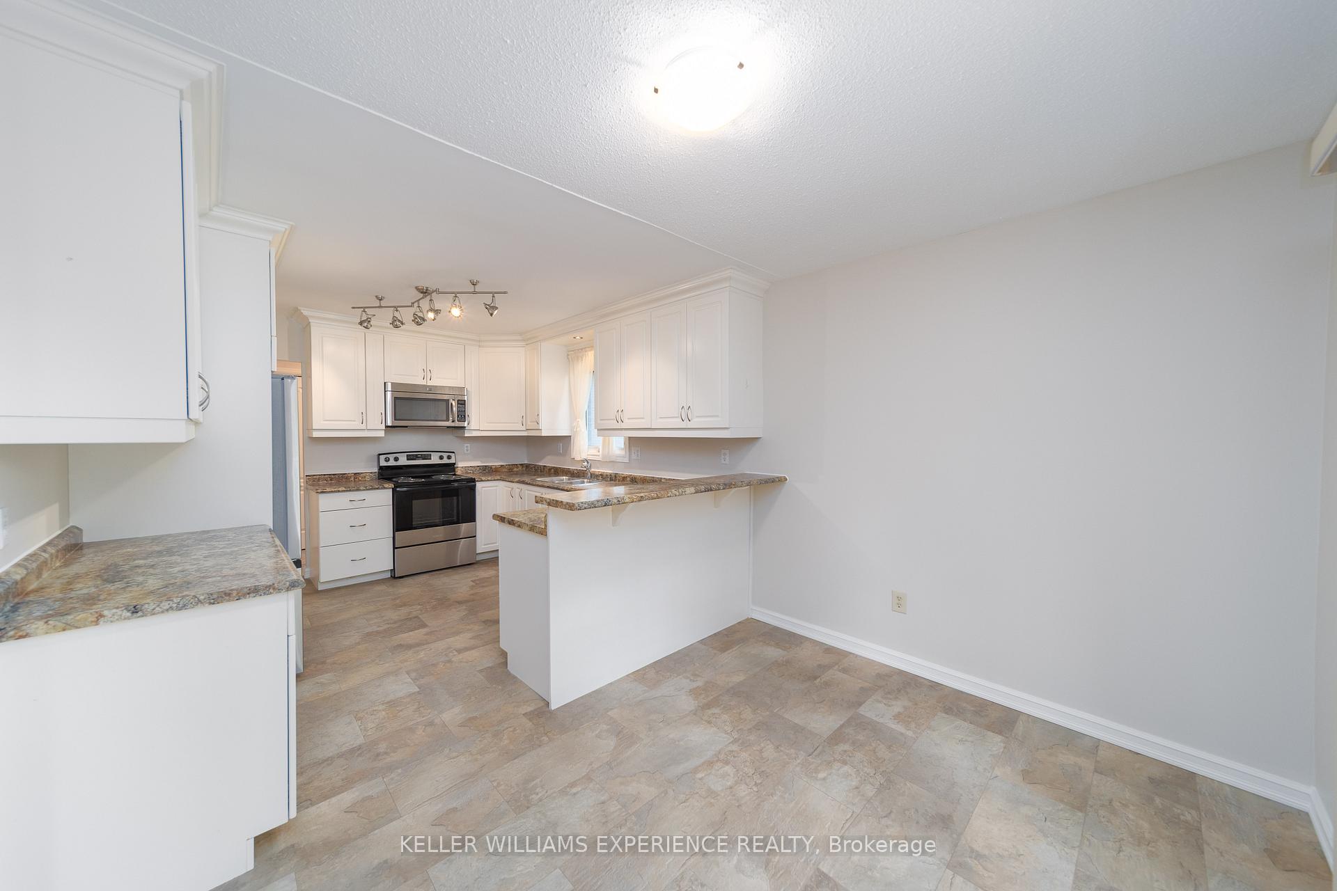 Photo 7 of Unit MAIN/UPPER LEVEL, 14 Ashdale Court, Barrie, Cundles East — HOMEH