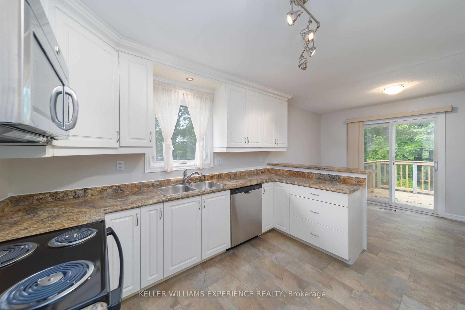 Photo 11 of Unit MAIN/UPPER LEVEL, 14 Ashdale Court, Barrie, Cundles East — HOMEH