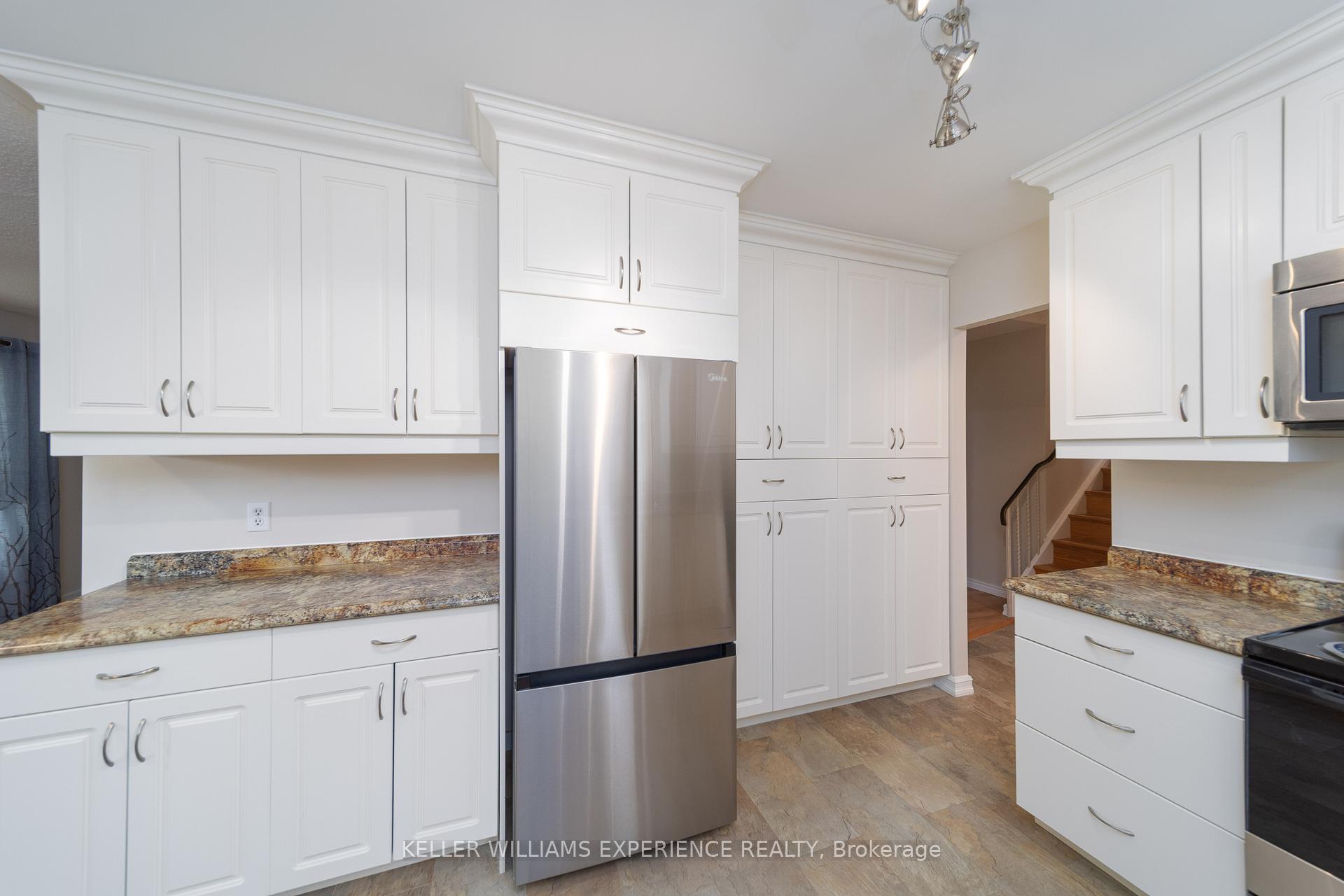 Photo 13 of Unit MAIN/UPPER LEVEL, 14 Ashdale Court, Barrie, Cundles East — HOMEH