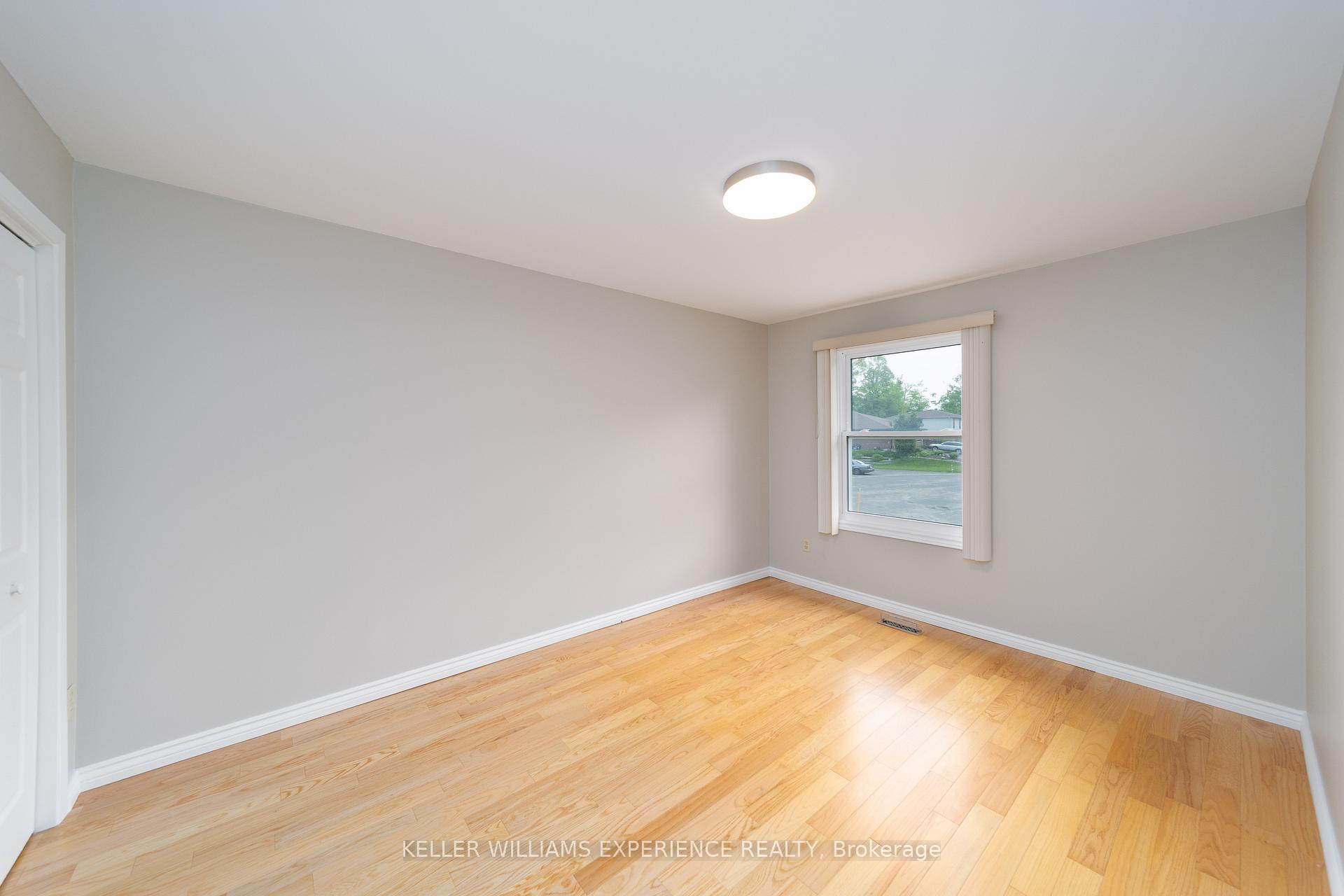 Photo 17 of Unit MAIN/UPPER LEVEL, 14 Ashdale Court, Barrie, Cundles East — HOMEH