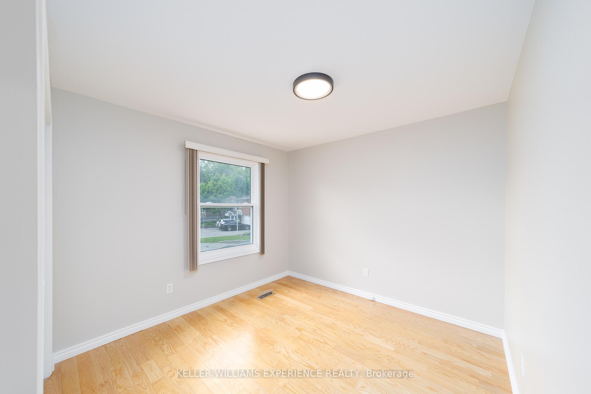 Photo 21 of Unit MAIN/UPPER LEVEL, 14 Ashdale Court, Barrie, Cundles East — HOMEH