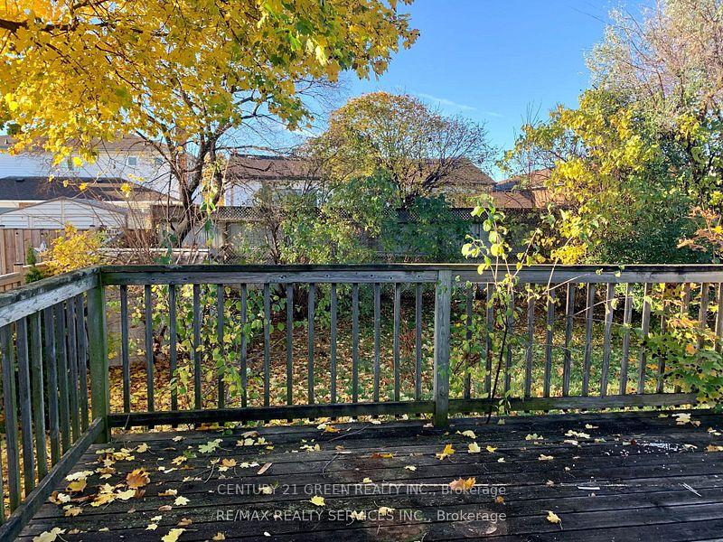 Photo 2 of 39 Merton Road, Brampton, Brampton North — HOMEH