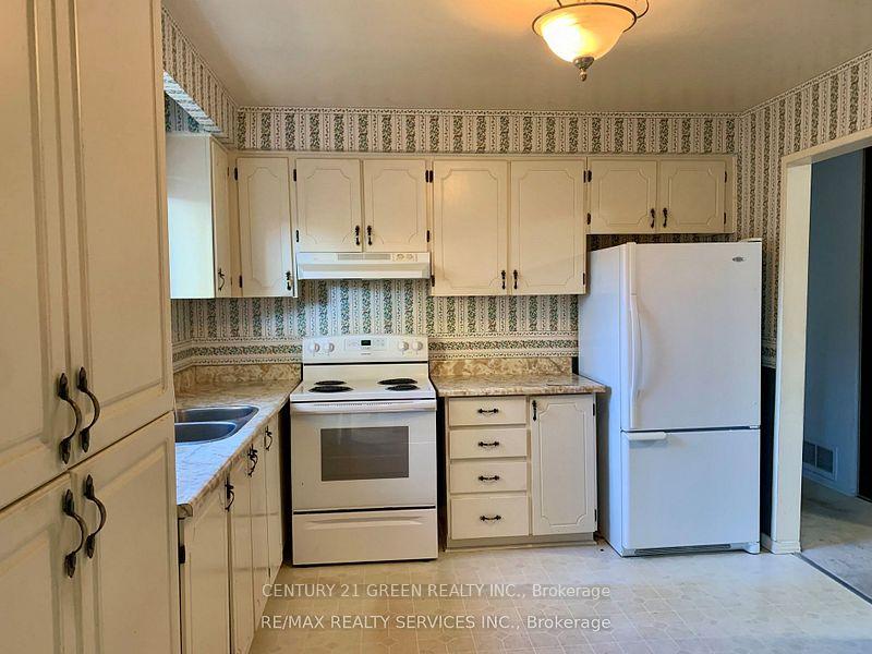 Photo 6 of 39 Merton Road, Brampton, Brampton North — HOMEH