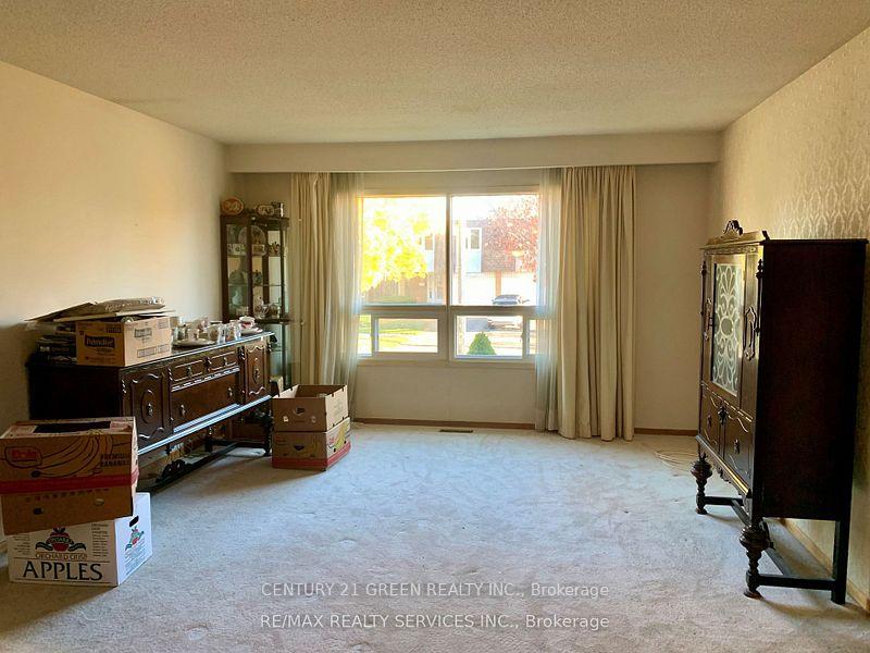 Photo 20 of 39 Merton Road, Brampton, Brampton North — HOMEH