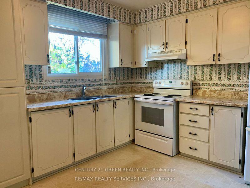 Photo 28 of 39 Merton Road, Brampton, Brampton North — HOMEH