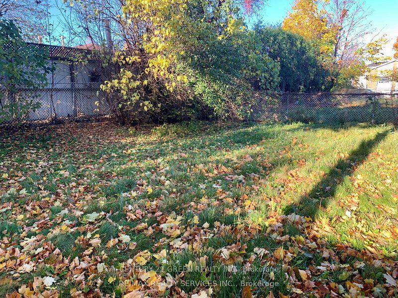 Photo 29 of 39 Merton Road, Brampton, Brampton North — HOMEH
