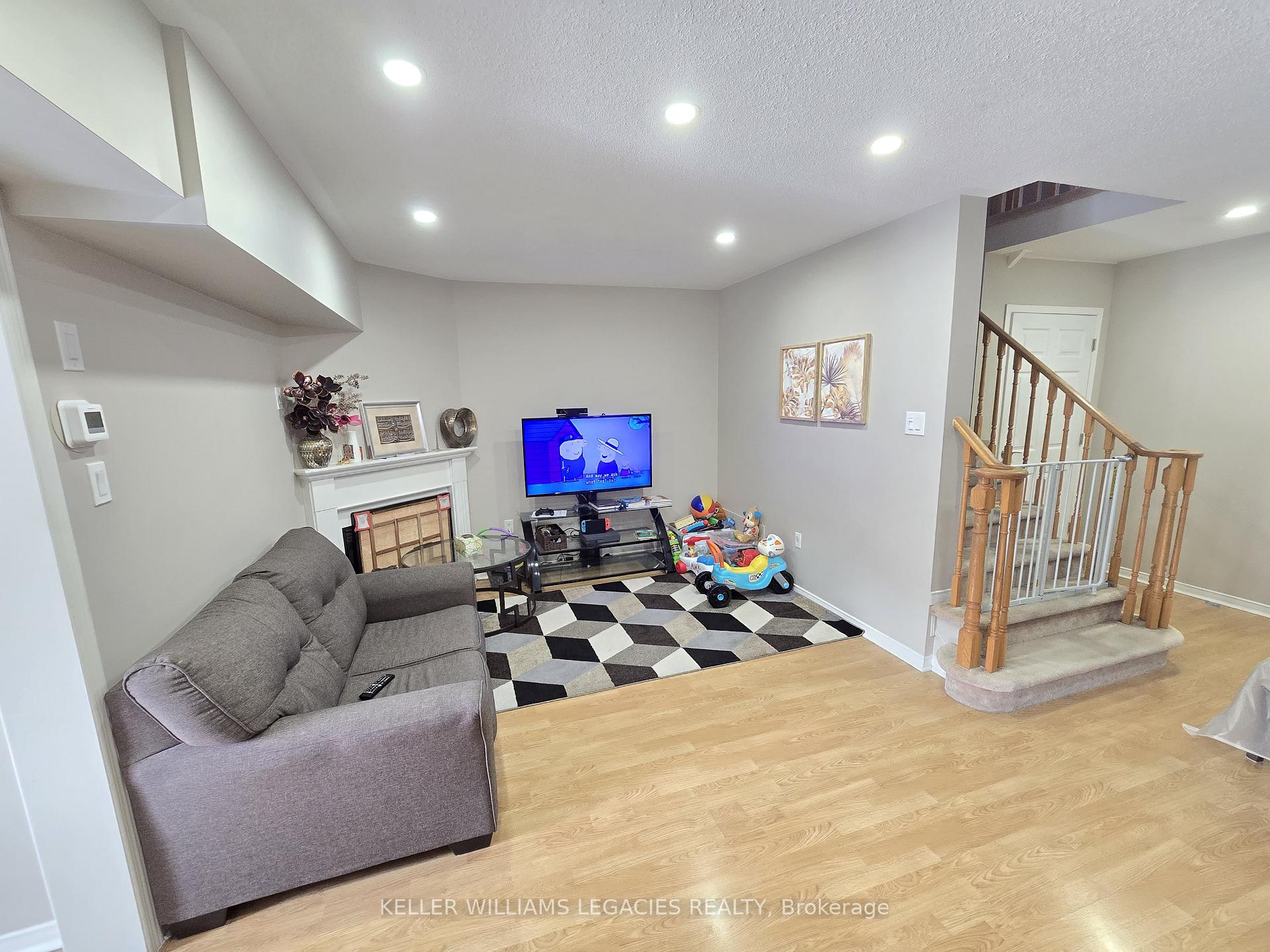 Photo 3 of 35 Tanasi Road, Brampton, Credit Valley — HOMEH