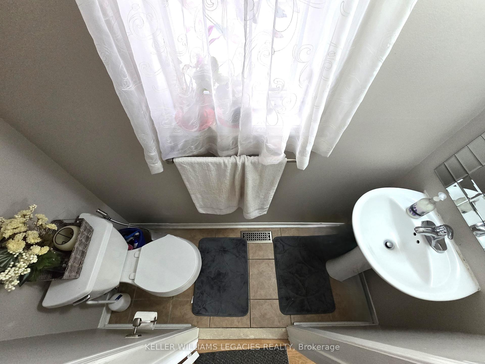 Photo 5 of 35 Tanasi Road, Brampton, Credit Valley — HOMEH