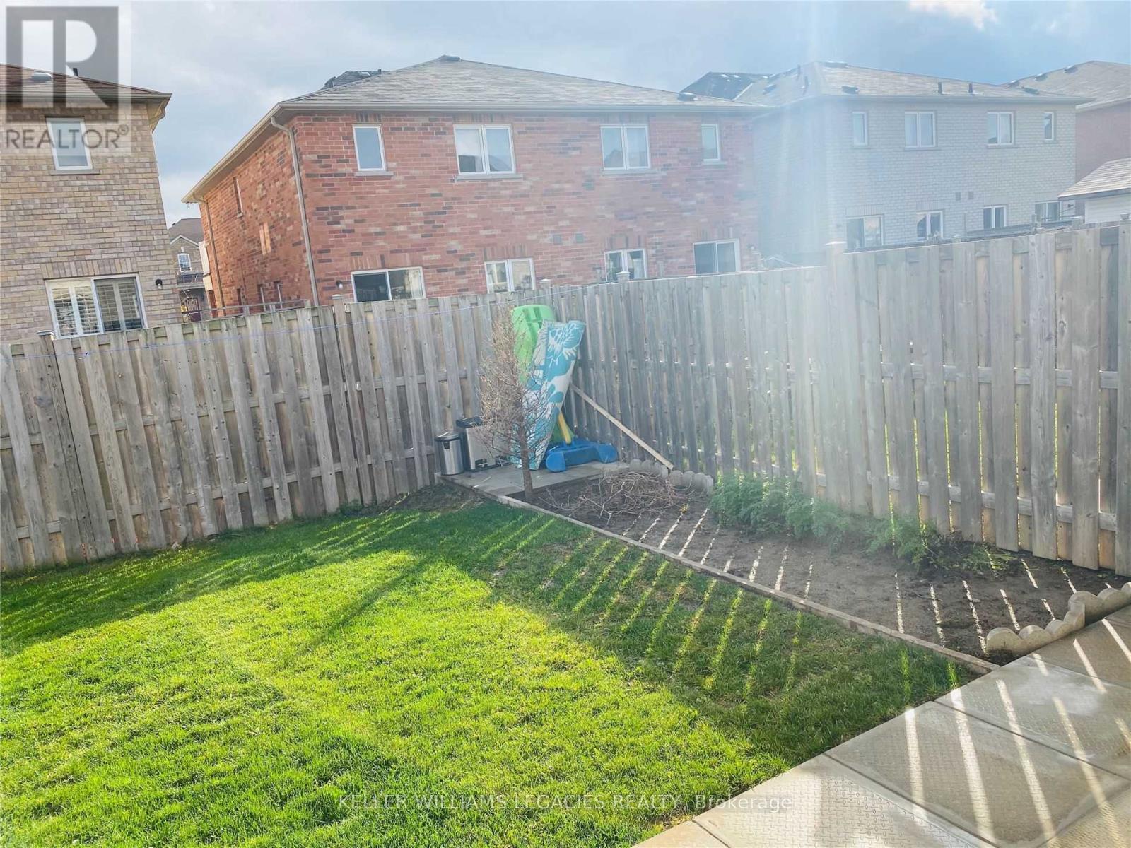 Photo 13 of 35 Tanasi Road, Brampton, Credit Valley — HOMEH
