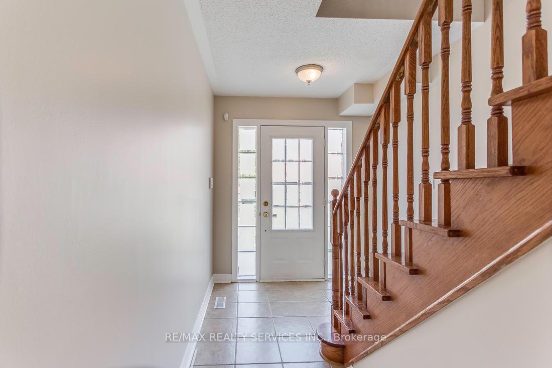 Photo 2 of 37 Oban Road, Brampton, Fletcher's Creek South — HOMEH