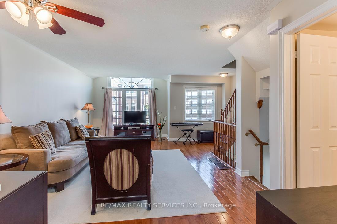 Photo 3 of 37 Oban Road, Brampton, Fletcher's Creek South — HOMEH