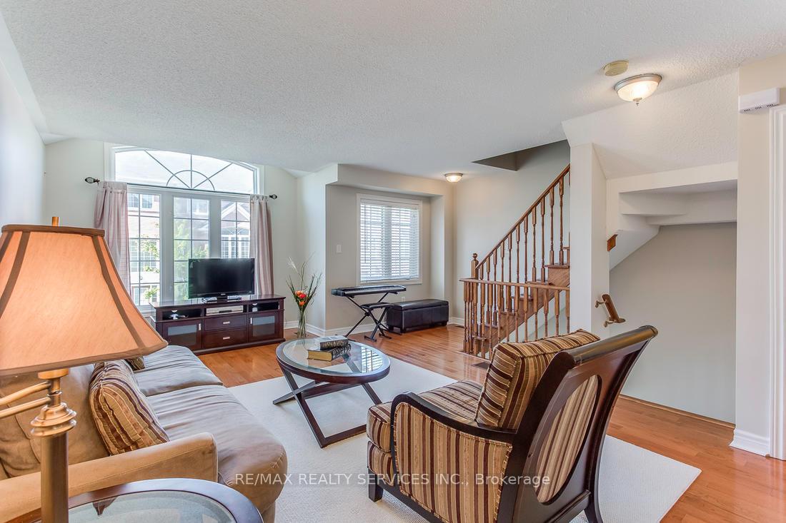 Photo 4 of 37 Oban Road, Brampton, Fletcher's Creek South — HOMEH