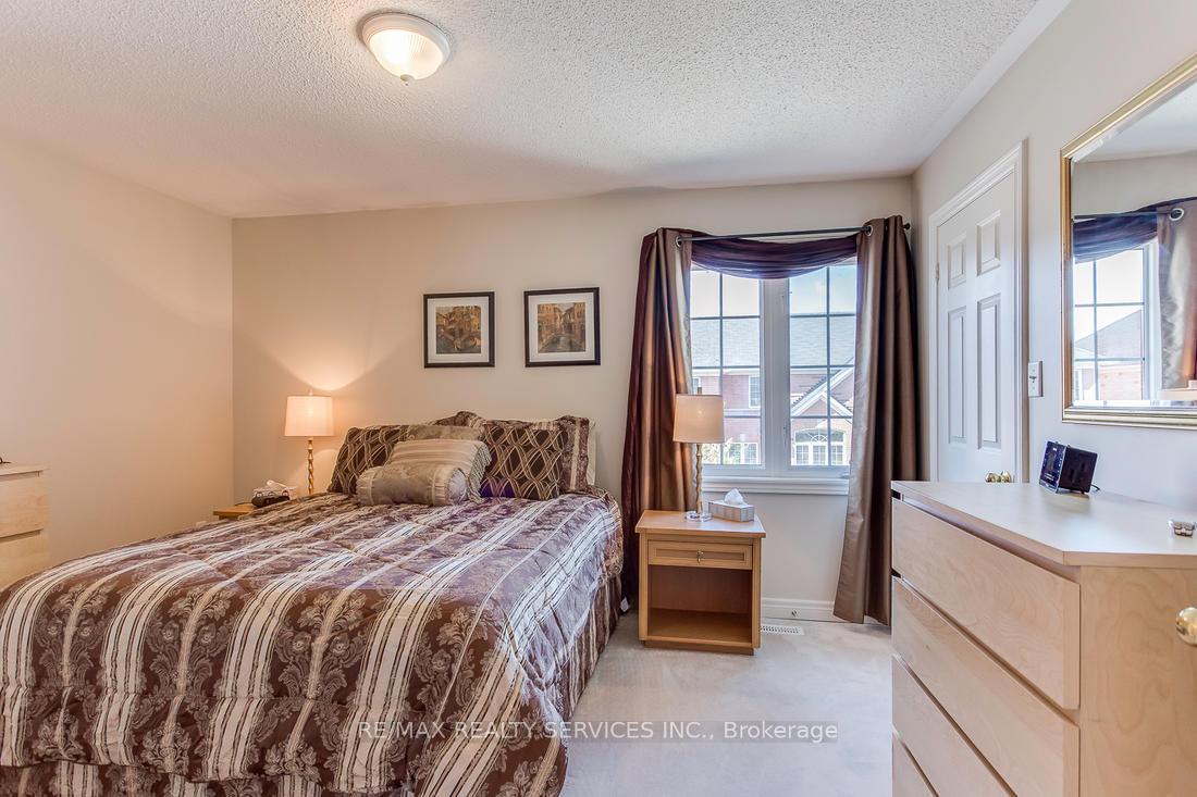 Photo 8 of 37 Oban Road, Brampton, Fletcher's Creek South — HOMEH
