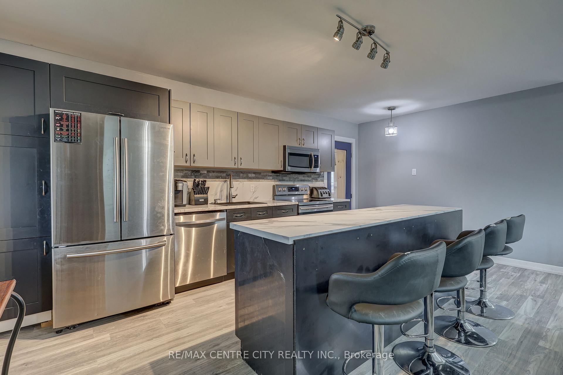 Photo 4 of 53 Park Avenue, St. Thomas — HOMEH