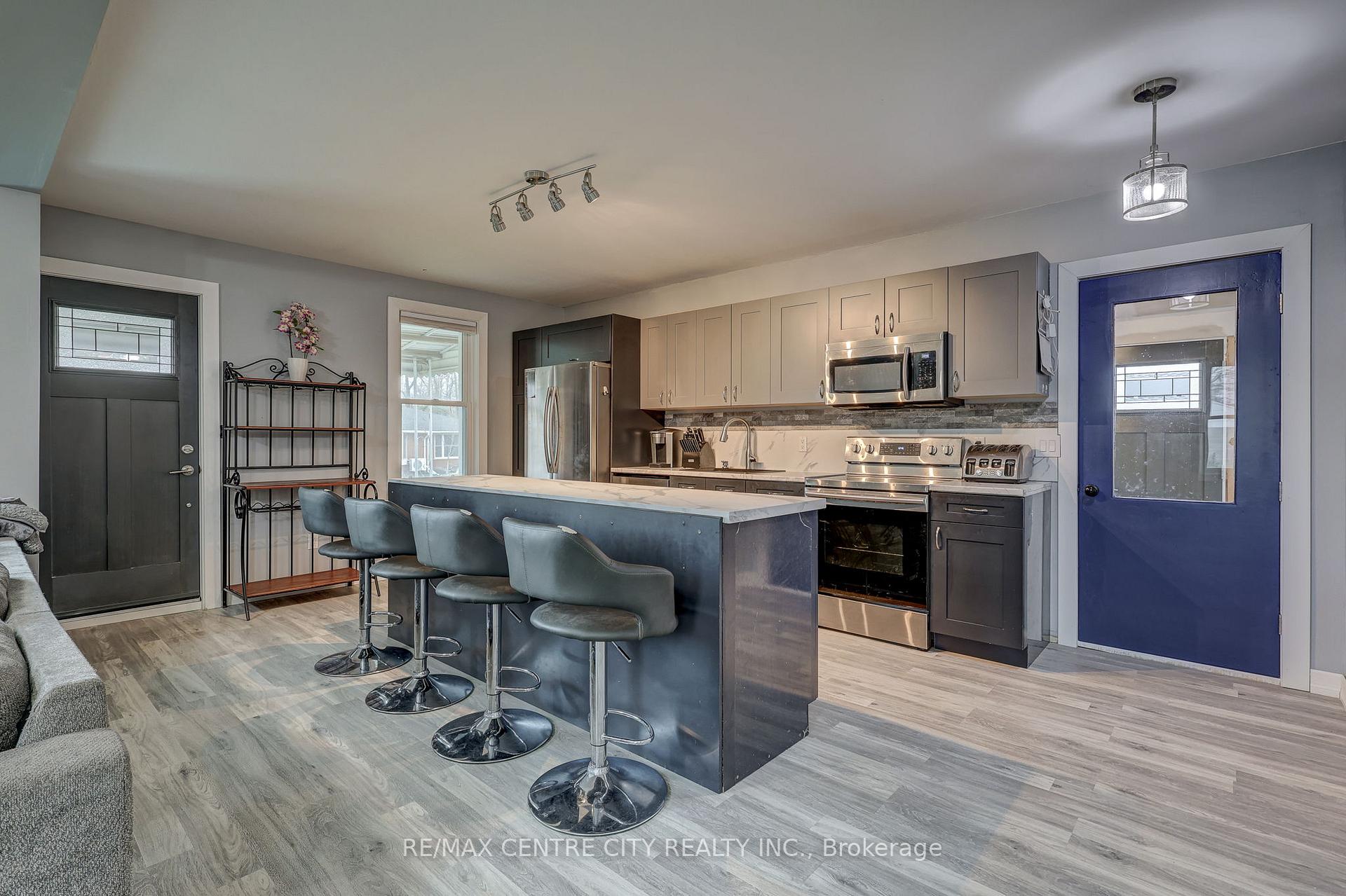 Photo 5 of 53 Park Avenue, St. Thomas — HOMEH