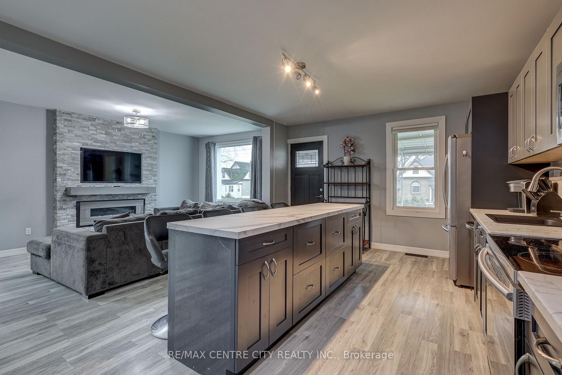 Photo 8 of 53 Park Avenue, St. Thomas — HOMEH