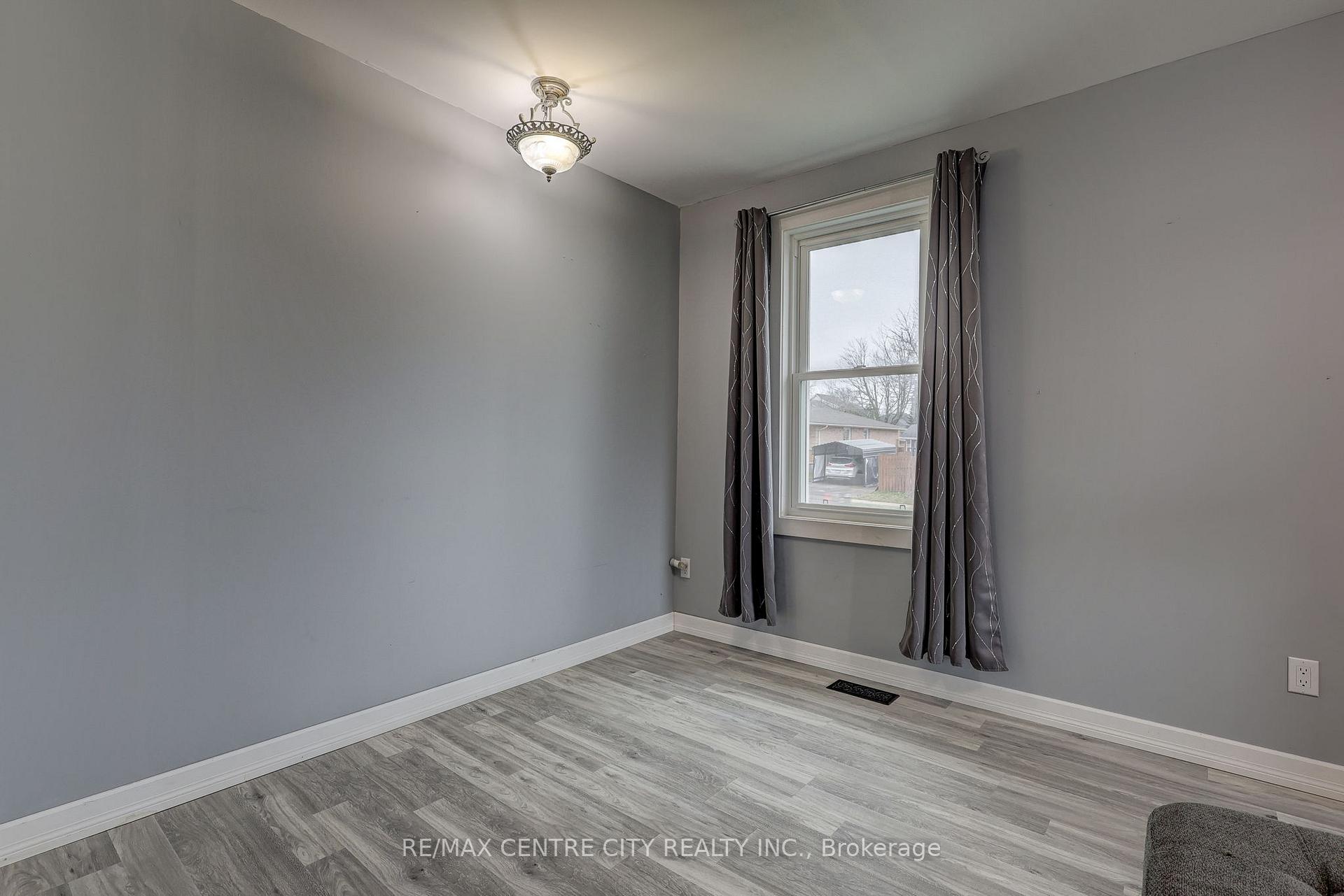 Photo 9 of 53 Park Avenue, St. Thomas — HOMEH