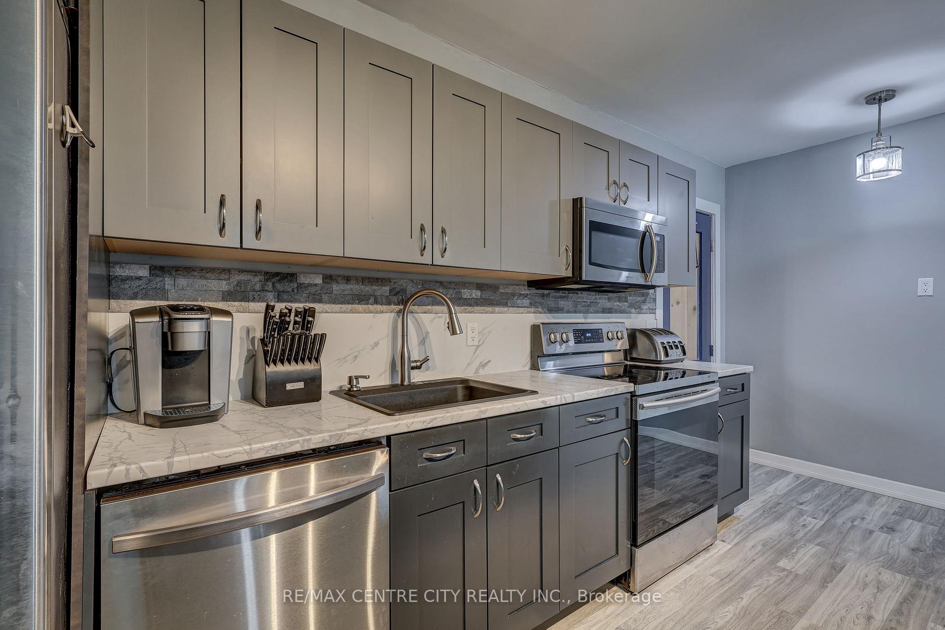 Photo 10 of 53 Park Avenue, St. Thomas — HOMEH