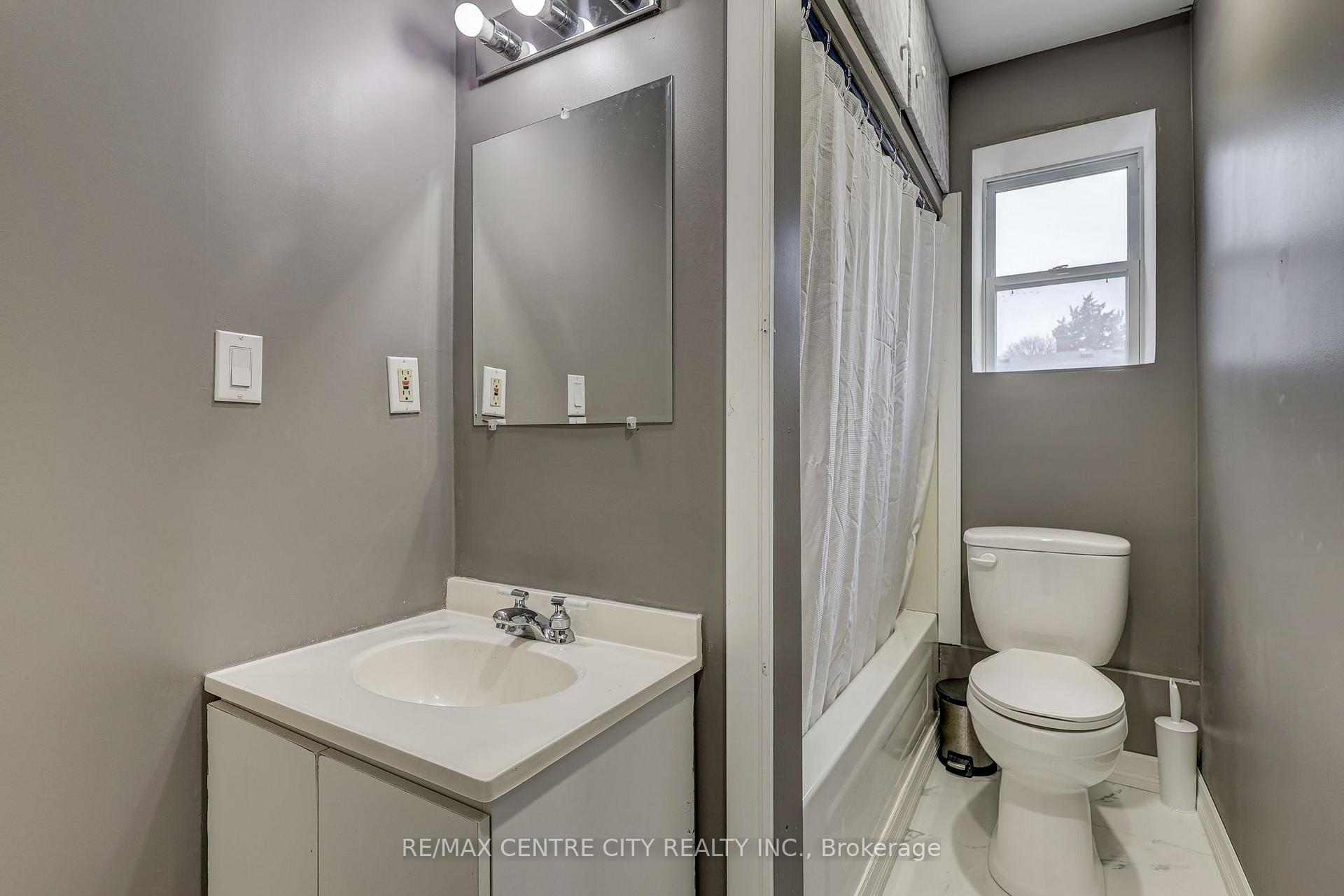 Photo 19 of 53 Park Avenue, St. Thomas — HOMEH