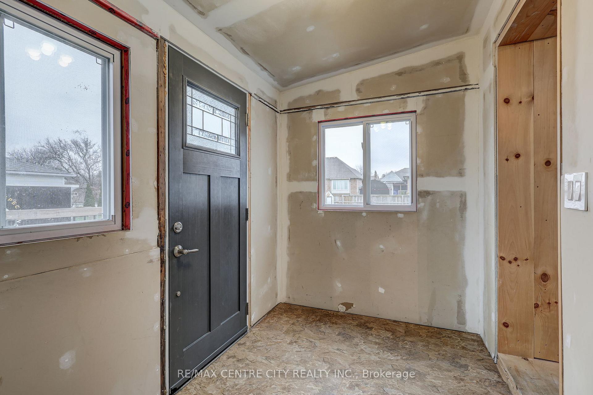 Photo 25 of 53 Park Avenue, St. Thomas — HOMEH