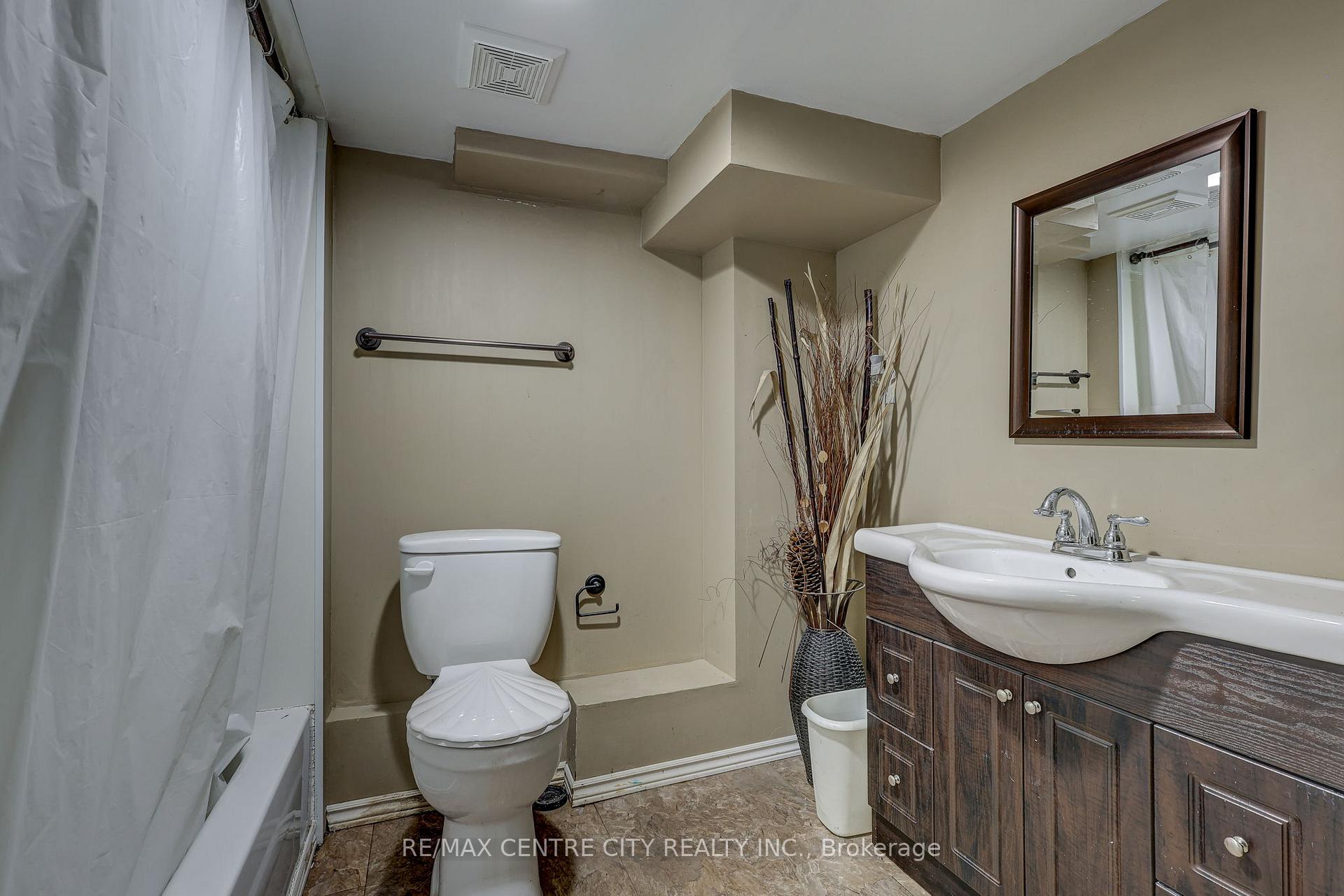 Photo 31 of 53 Park Avenue, St. Thomas — HOMEH
